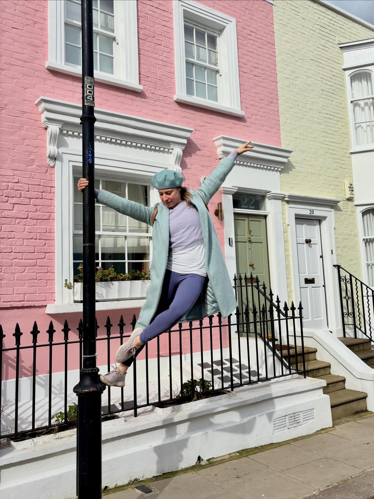 All the looks of spring. Absolutely none of the feels. 🥶
#london #nottinghill #springtime #springvibes