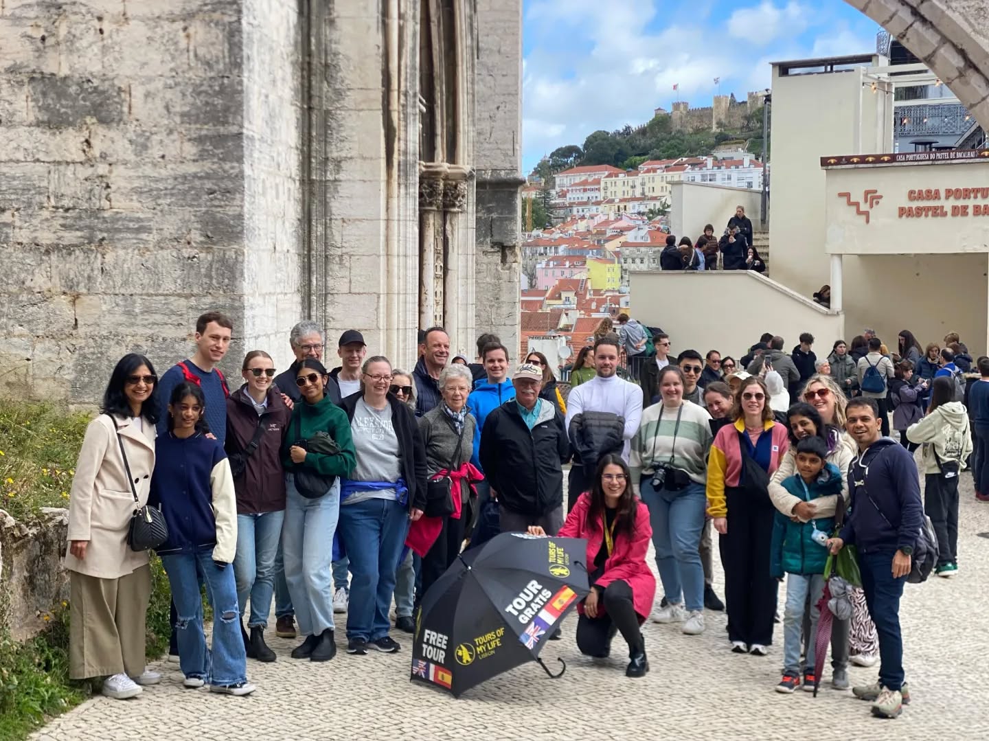 Easter weekend is even more joyous with our clients! Thank you for discover Lisbon with us. 🐰💛
¡El fin de semana de Pascua es aún más alegre con nuestros clientes! Gracias por descubrir Lisboa con nosotros 🌸🐣
#toursofmylife #walkingtourlisbon #lisbon #lisbonlovers #lisbonwalkingtour #visitportugal #lisboa