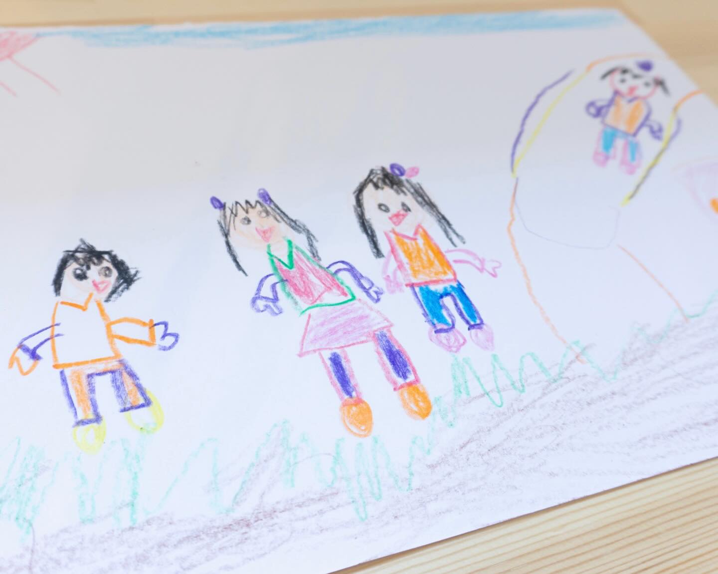 Try-It Thursday ✏️
Try a simple activity to connect with your keiki today. Give them paper and crayons and ask them to draw their favorite part of the day.
When they’re done, share their drawings together and talk about what made that moment special. It’s a fun way to encourage creativity, conversation, and connection with your ʻohana. 💛
#parentline #tryitthursday #ohanatime