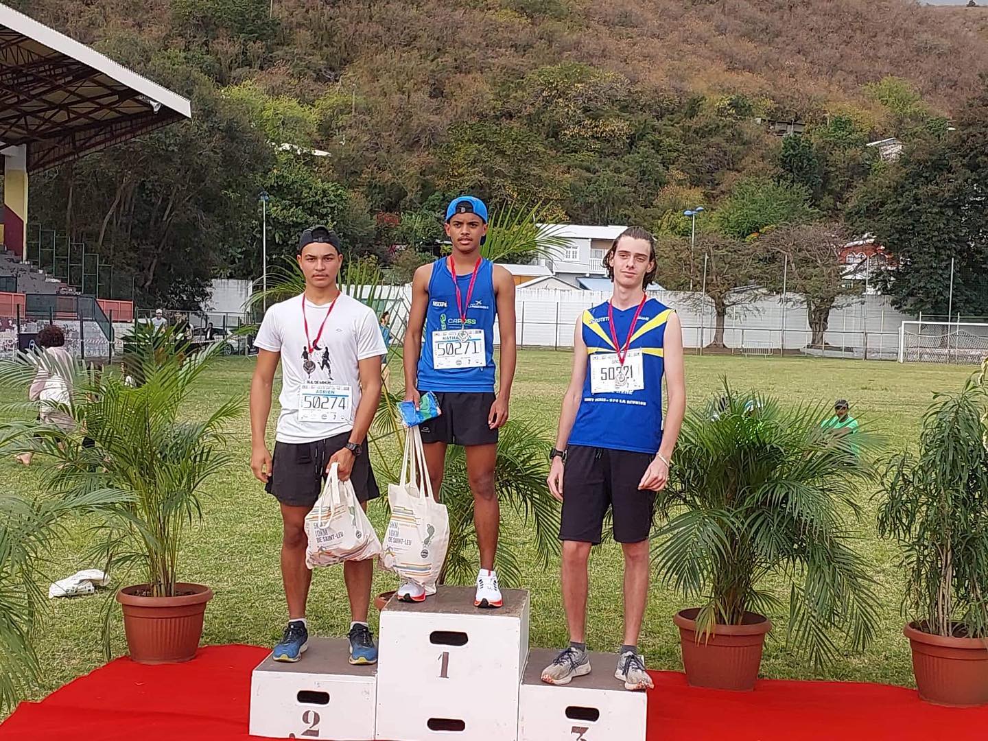 Bravo aux demi-fondeurs qui étaient ce lundi aux foulées de St Leu avec un 5km 👍🏻
#5km #demifond #course #run #running #caposs #fouleesdestleu #sport #5kmstleu #stleu #reunion #iledelareunion #reunionisland #performance #caposs #lapossession #passionrunning #ffa #athlétisme
