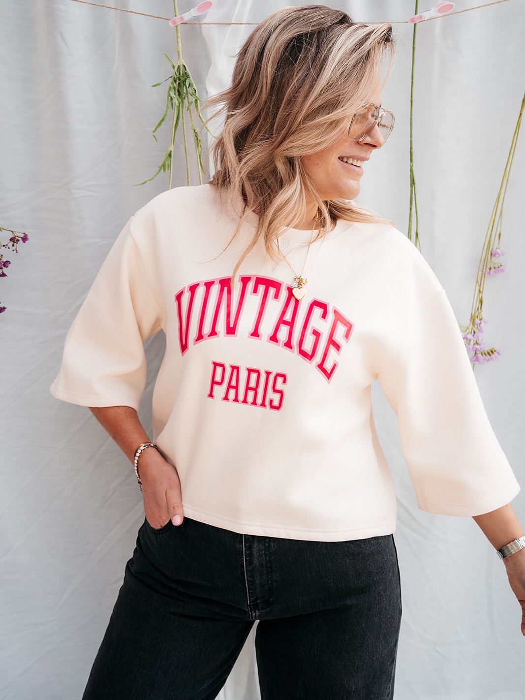 Wist je dat we de vintage sweater in 3 kleurtjes hebben?🩷
Welke is jouw favoriet?
Shop ze nu allemaal bij ons! ✌🏻
www.juliabybb.com
#juliabybb #ootd #juliaturnhout #newcollection