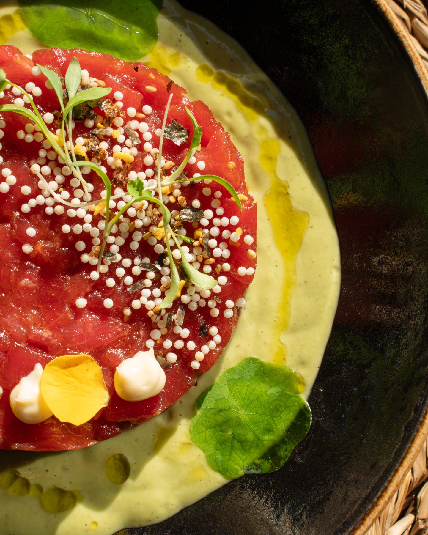 Fresh, bold, and full of flavour 🎯🐟
Our tuna tartare hits the sweet spot between creamy, spicy and umami, with avocado gazpacho and a touch of kimchee that wakes up all the senses.
One bite and you’re hooked.
#luumabeachrestaurant #luumabeachmarbella #marbellaweekend #marbellatrip #marbellalifestyle #marbellaspain #marbellavacation #elrosariobeach