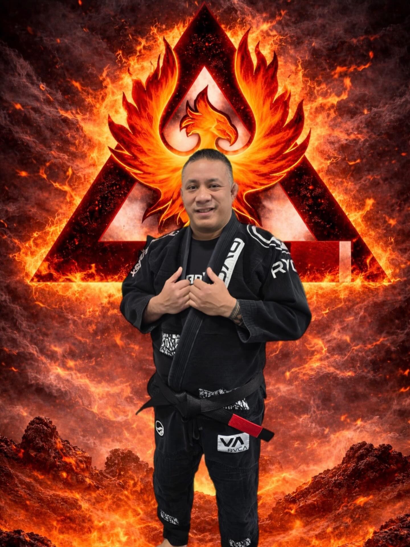 Some people just show up.
Others make the whole team better.
Renan Cortez is one of those people.
Army veteran. 🇺🇸
Brazilian Jiu-Jitsu black belt. 🥋
Father. Husband.
Coach. Teammate. Leader.
Renan has spent the majority of his life training martial arts and it shows not just in his skill, but in the way he carries himself and the way he gives back to the team. Every Saturday he’s on the mats teaching Jiu Jitsu, helping students grow, improve, and build confidence.
He’s also always there for the Wolves of War fight team — holding pads, sparring rounds, and pushing everyone to get better.
That’s what real martial arts is about.
Dedication.
Service.
Family.
We’re proud to have Renan as part of our team! 🔥