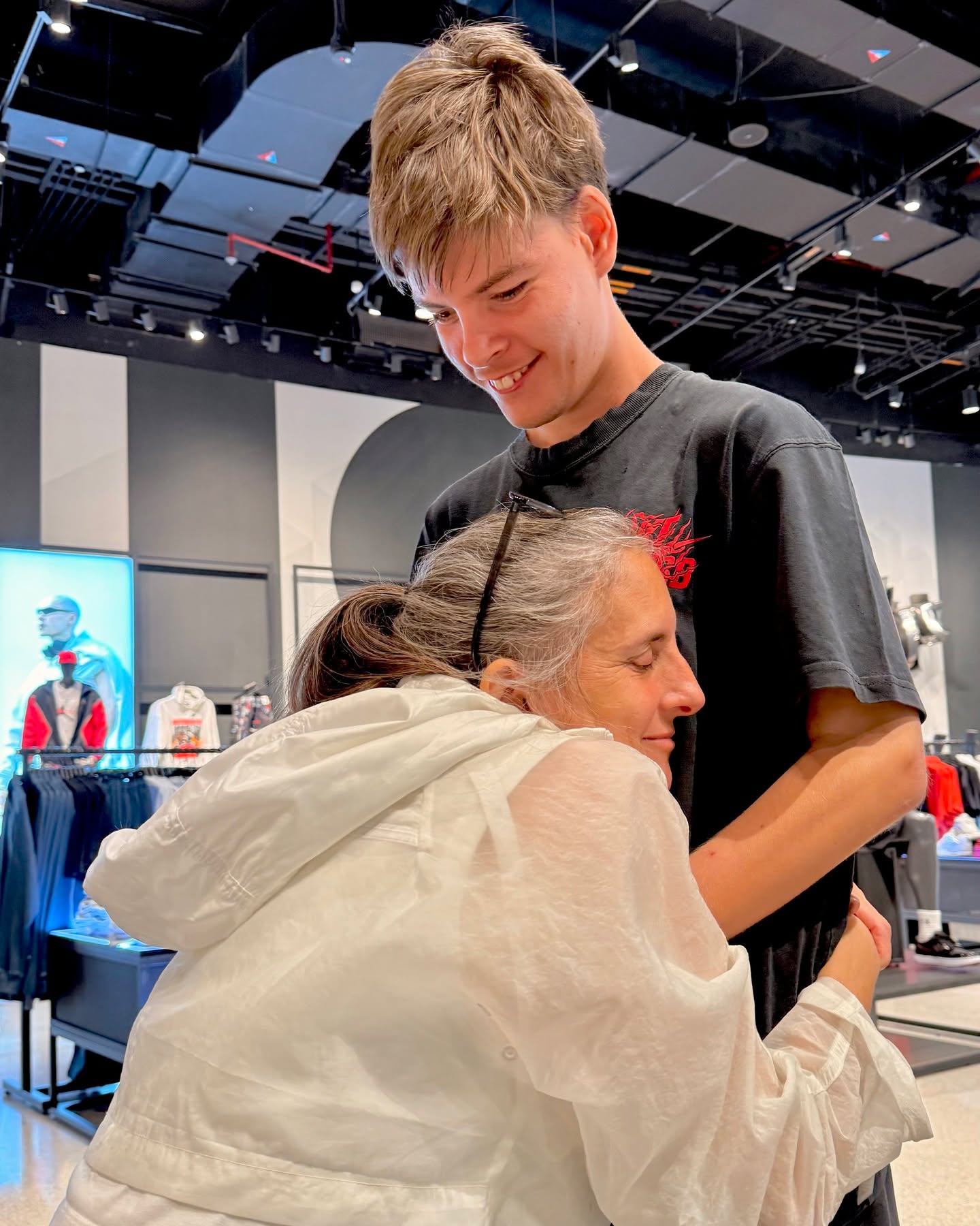 Family ✨
Not always sure who is comforting who … but often the comfort goes both ways. 💚