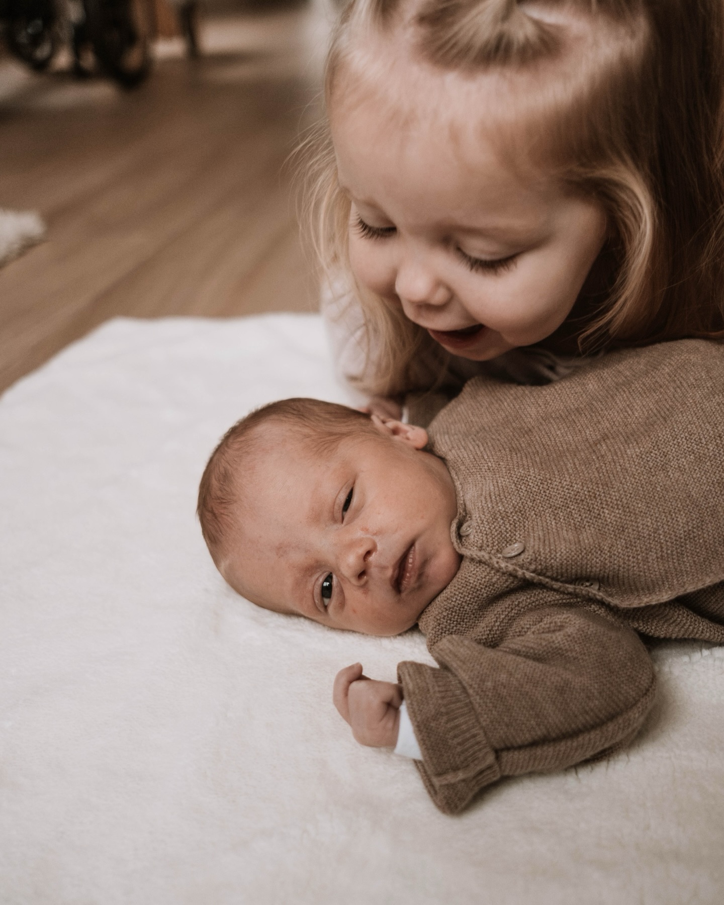 Bang dat jullie fotoshoot met twee kids chaotisch wordt?
Waarschijnlijk heb je gelijk.
Is het erg?
Helemaal niet! ♥️