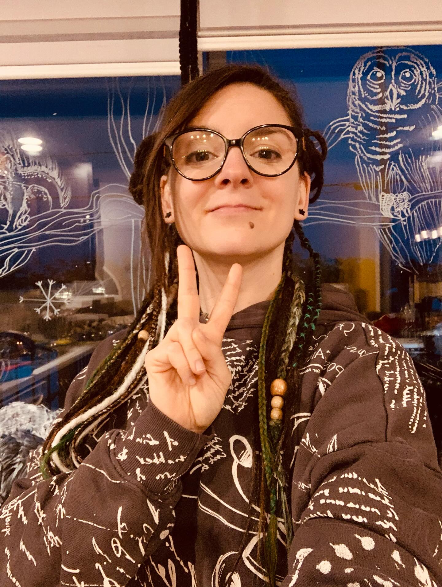 J’ai survécu à ma fin de semaine…. beaucoup de sollicitation ….d’organisation…. wrapé de plaisir avec des gens formidables!!!!! 💪🏻🤘🏻❤️
et…. je match avec ma porte patio, ça ne peut être plus imparfait que ça!! 😂
#thankgoditsfinished #facepaintingkids #lafamilleetlescopainsdabord