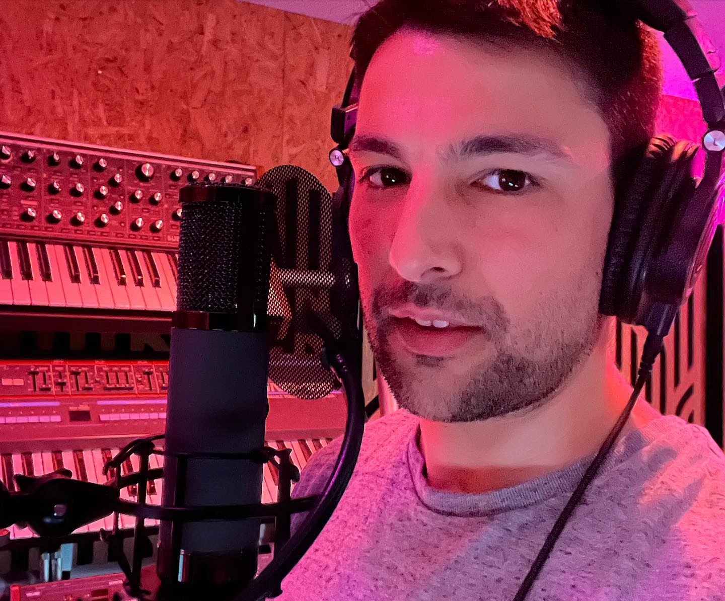 Been making some sweet music with @andyproducer 🎧🎵❤️
-
-
-
#studiolife #composerlife #musicstudiolife #musiccowriting #musiccomposer #toplinewriter #songwriter #musicfortv #productionmusic #telefunken #vocals #vocalist