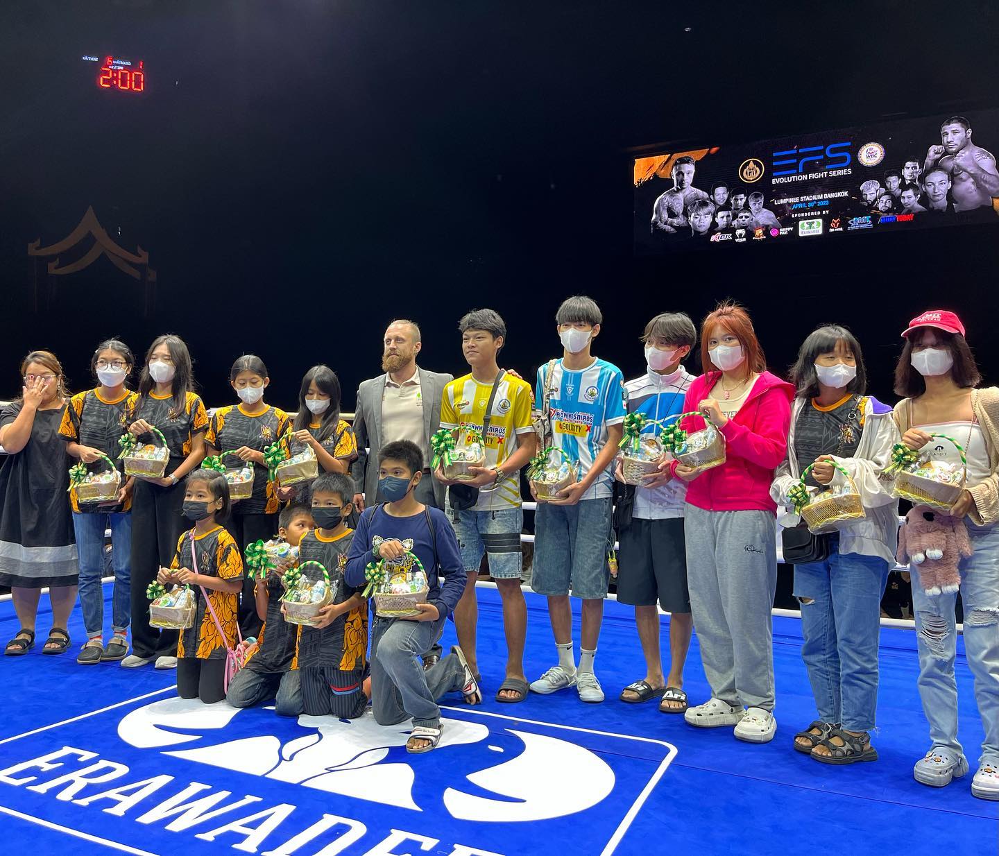 Big thank you to @wbc__asia and @evolutionfightseries for supporting Nak Suu and for having some of our kids to the event on Sunday. The kids had a blast watching boxing for the first time and at a great venue. They have been sharing their excitement since.
We also want to give a big thank you to @erawadee for their generous donation of Thai herbal medicines to the kids during the event.
#naksuurugbyacademy #naksuurugby #naksuu #rugby #boxing #evolutionfightseries #wbcasia #erawadee #underprivledged #children #support #thailand #charity