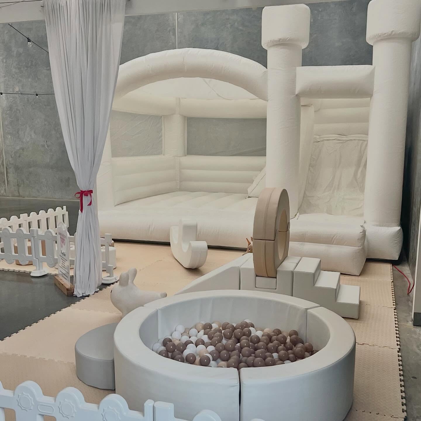 The Supreme Sunny Side Up Package (neutral theme)๐ค๐ค
Tailored to your space, your event, and your vision โจ
Venue: @littlegingerco
๐ Servicing Melbourne & Victoria wide
๐ผ www.sunnyplayevents.com.au
๐ผ Customisable Packages