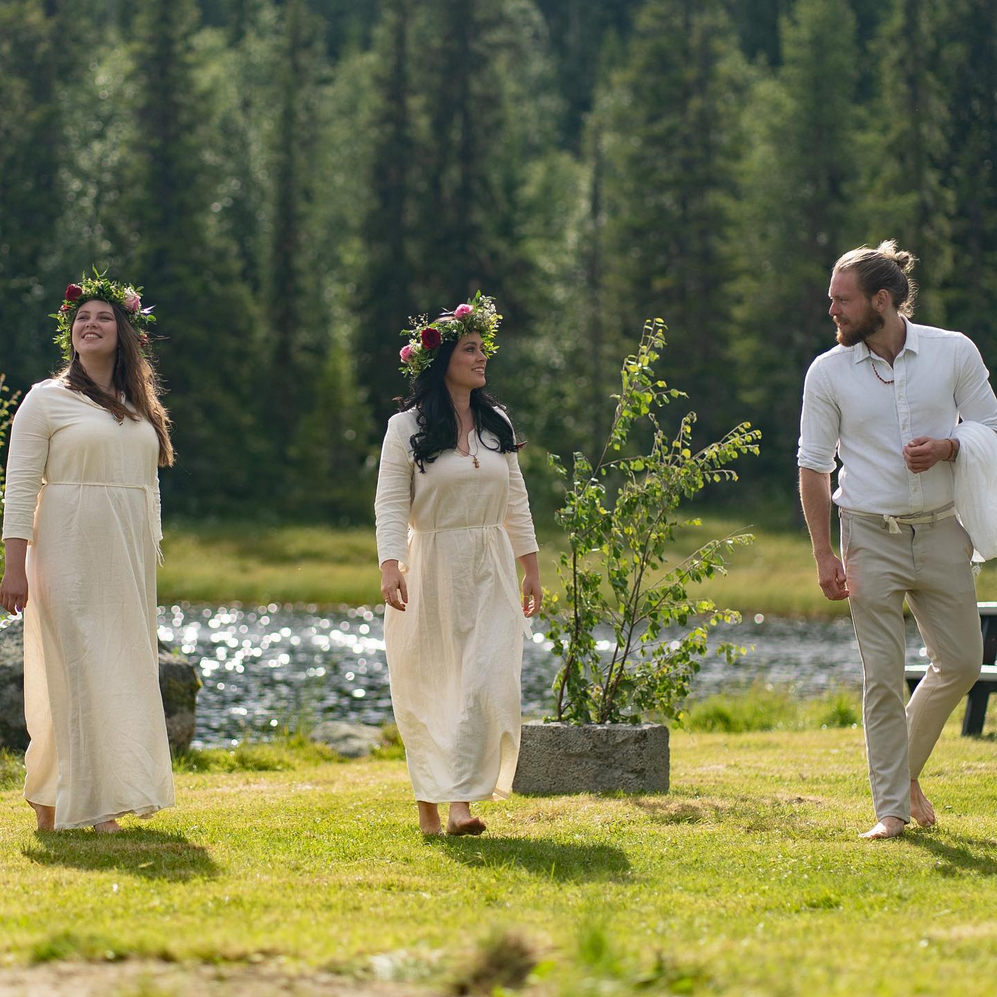 Ritual clothing
A nice way to honor the gods is to strive for one’s garments during a ritual to reflect the nature of the deity to which the ritual is dedicated. This is both a way to honor the god in question and something that helps us shift from our ordinary, everyday identities when meeting the gods.
During this year’s summer blot, we therefore dressed in linen clothing, and admonished all participants to do the same. Linen is sacred to the great goddess, and one of her kennings, or epithets, is “hörr”, which means “linen”.
We also know that the planting of linen was a sacred process in the north during the viking age. The women planting it dressed in their finest clothing during the process, and linen was sometimes referred to as “woman’s seed”.
The picture above shows some of our team dressed in linen, preparing for the blot ritual dedicated to the goddess Freya.
Photo: @mathiasolsen_art
#norse #norsepaganism #norsemythology #norsegods #norsemen #norserunes #norsegod #traditionalism #heathensofinstagram #heathenry #norsemagic #norsehistory #norsegoddesses #freya