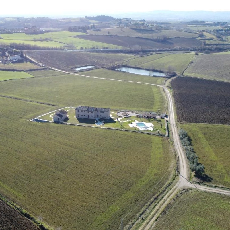 Tuscan heritage meets contemporary elegance.
This extraordinary estate in the heart of Valdichiana offers panoramic views stretching across the countryside to the historic Abbey of Santa Maria Assunta. Crafted with reclaimed Tuscan materials, the property combines authentic architecture with refined modern living.
• 6 bedroom main farmhouse (430 sqm)
• Detached guest house with panoramic roof terrace
• Infinity pool with hydromassage
• Landscaped park with olive groves
• Just minutes from Cortona and Lake Trasimeno
A rare opportunity to own a private sanctuary in one of Tuscany’s most breathtaking landscapes.
📍 Cortona, Tuscany
💰 €2,750,000
#tuscanyrealestate #luxuryrealestate #tuscanyvillas #italianproperty #cortonatuscany #luxuryestate #dreamhome #countryestate #valdichiana #italianvilla