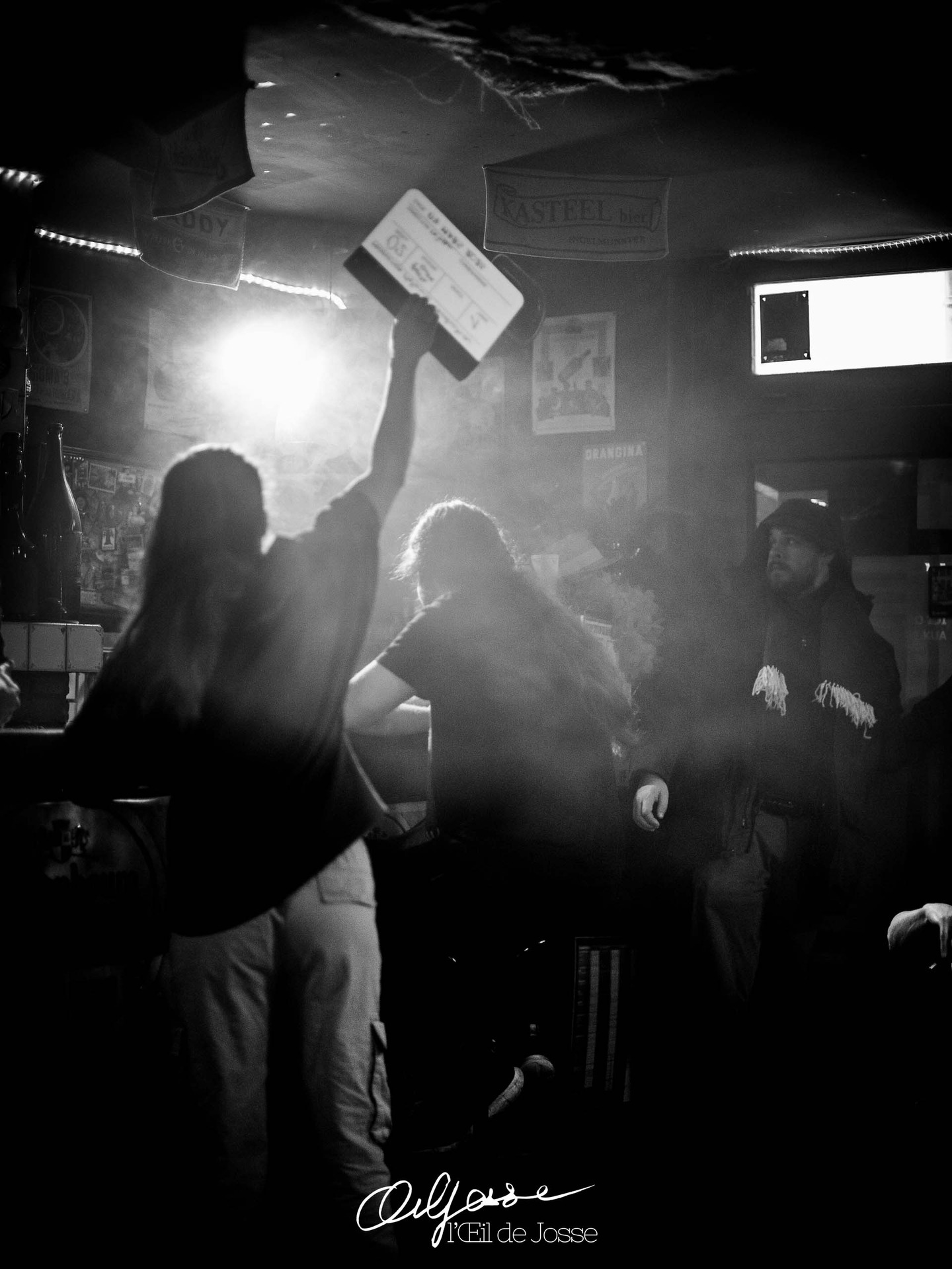 ENFUMAGE SCÉNARISÉ
Tournage de Pain'alty mis en scène par Melania Cherascu dans le bar Le Charbon.
#tournage #film #cinema #cascade #bagarre #orleans #orléans #culture @fca.france #festival #filmaction #shortfilm #stunt #stuntman