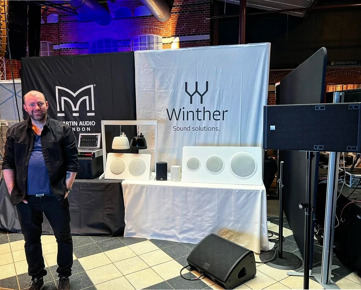 Här är vi glada på Monitor Road Show! Kom och snacka ljudteknik!
Idag på Slagthuset i Malmö, i morgon på Eriksbergshallen i Göteborg och på torsdag Nacka strand i Stockholm.