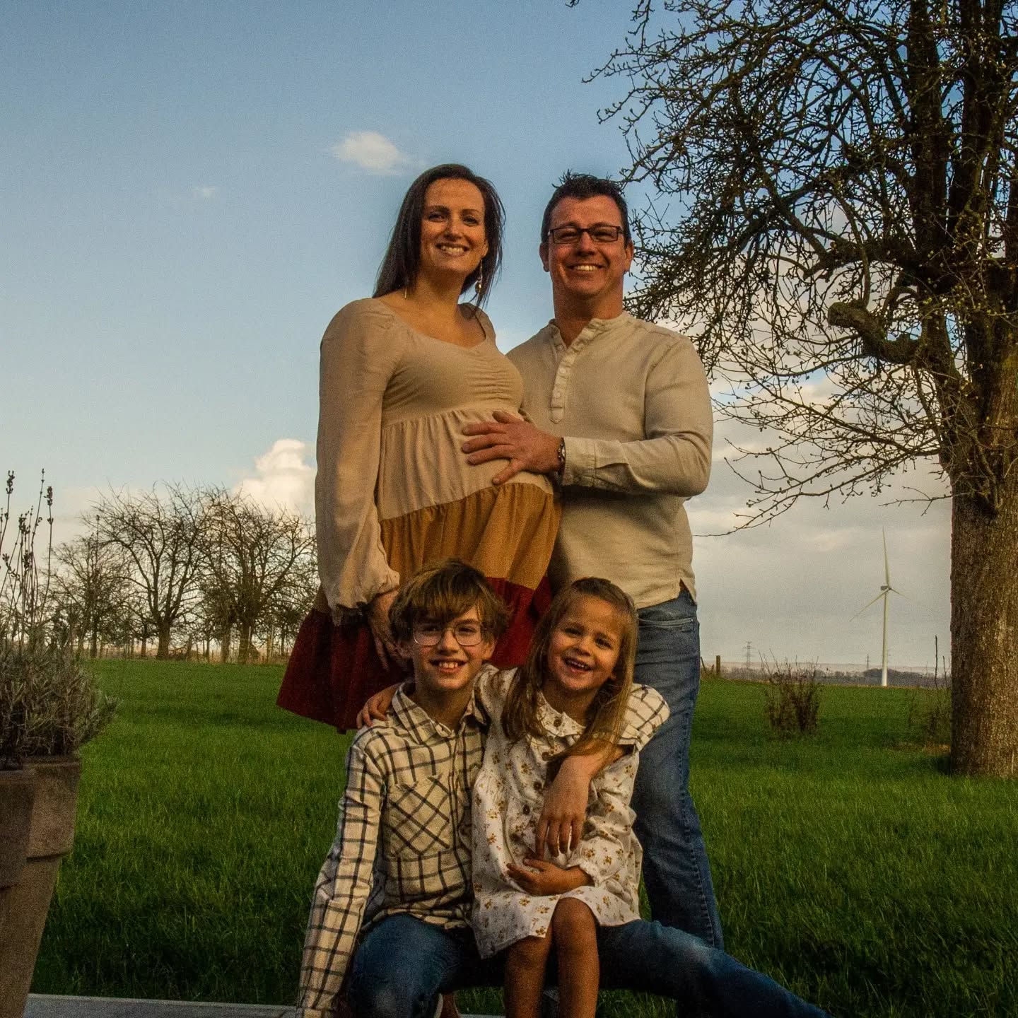 🙏 what a teamwork this was - happy with the results, happier with the compliments! #pregnancy #photoshoot #familyshoot #systemcamera #lumix #belgium🇧🇪 #sundown #happy #bw #lightroom