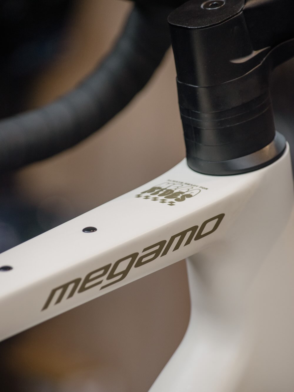 FR 🇫🇷 / NL 🇳🇱
Un petit teaser pour le week-end… 👀 Déjà l’un de nos nouveaux favoris.
Bon week-end ! 🚲
https://www.vandammecycling.com/
Een kleine teaser voor het weekend… 👀 Nu al één van onze nieuwe favorieten.
Fijn weekend! 🚲
https://www.vandammecycling.com/