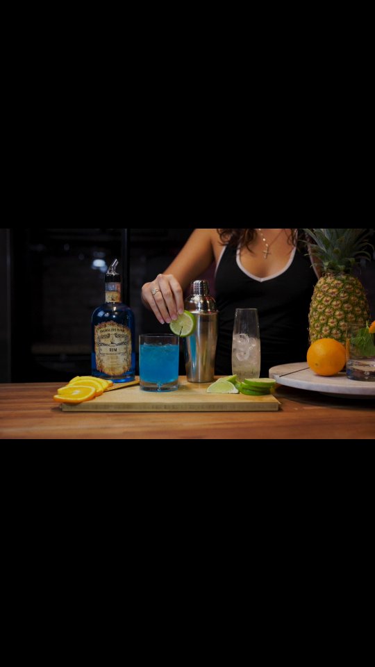 Some drinks just pour different. 🔵
Grab your bottle — link in bio.
#SmugglersRhum #EnterTheBlue #RumLovers #CocktailCulture #FridayVibes