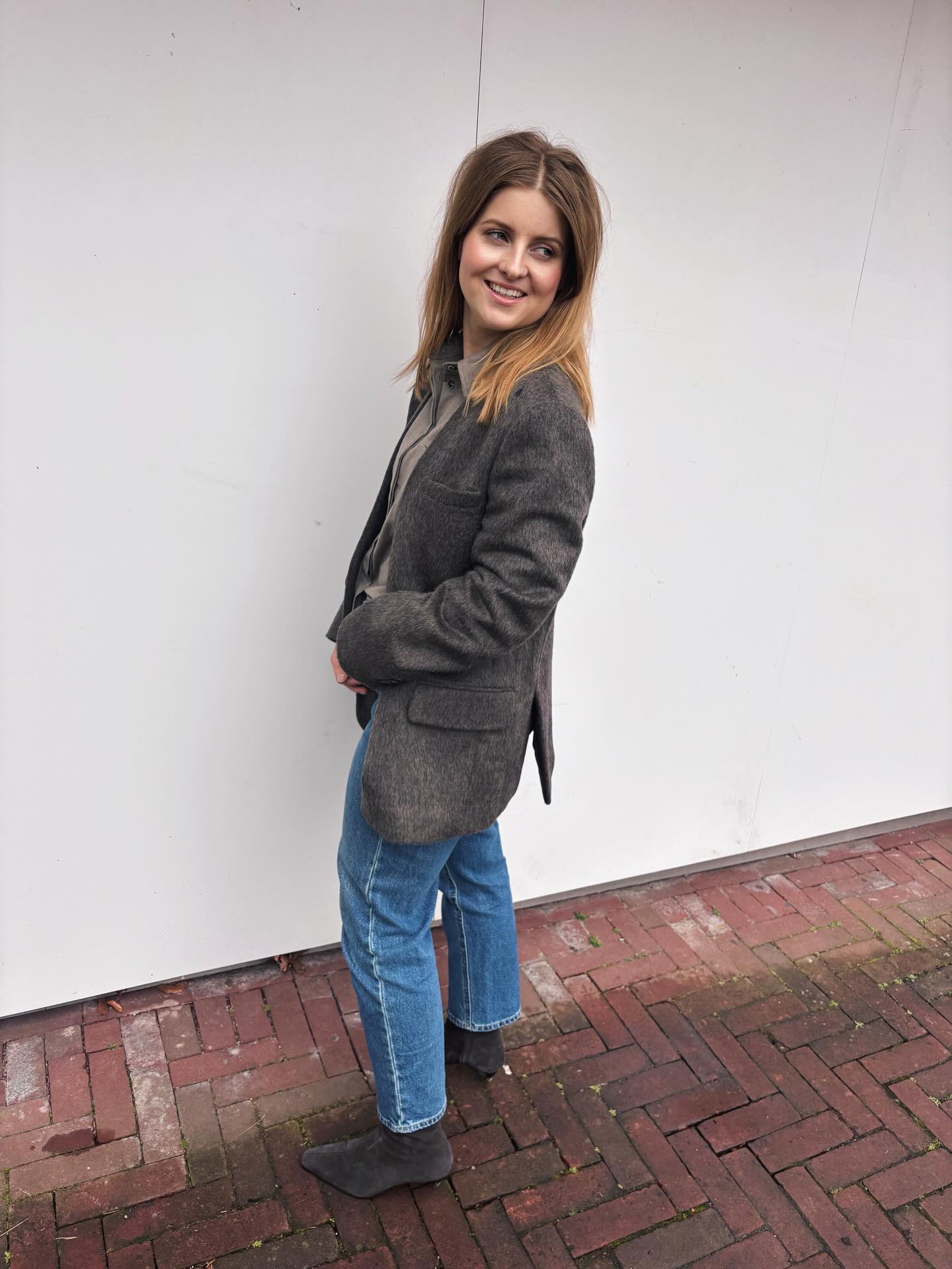 Coffee run, but make it fashion!☕️
Blazer One and other maat S
Blouse nine in the morning maat S
#outfit #secondhand #casualchique