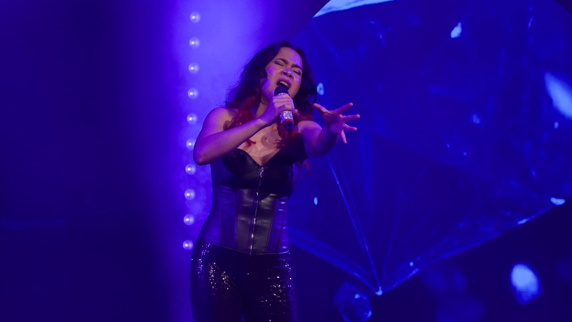 💜 Ein bisschen 80s, ein bisschen Drama, ganz viel Herz und vielleicht ein kleiner Ohrwurm für euren Abend.
Unser absoluter Madonna-Klassiker mit ganz viel Nightfever-Style: „Papa Don’t Preach“ 💃✨
Also: Laut aufdrehen, mitsingen und ab und zu die Hüfte kreisen lassen! 🤩
Video: @rjphoto.de
#nightfever #nightfeverbandleipzig #paviinaction #papadontpreach #madonna #80svibes #livemusik