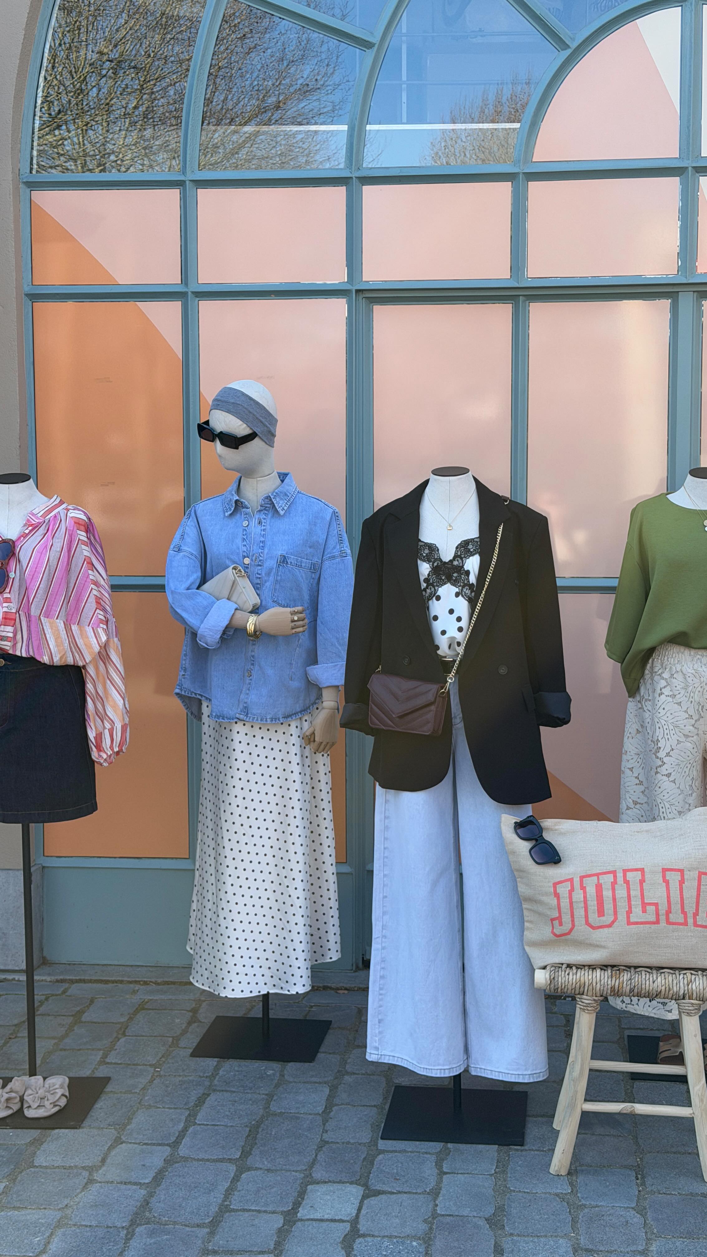 New ladies, new looks! Shop jouw outfit bij Julia 🩷 kom gezellig langs tijdens koopzondag van 10-17h!
www.juliabybb.com
#juliabybb #juliaturnhout #webshop #ootd #newcollection