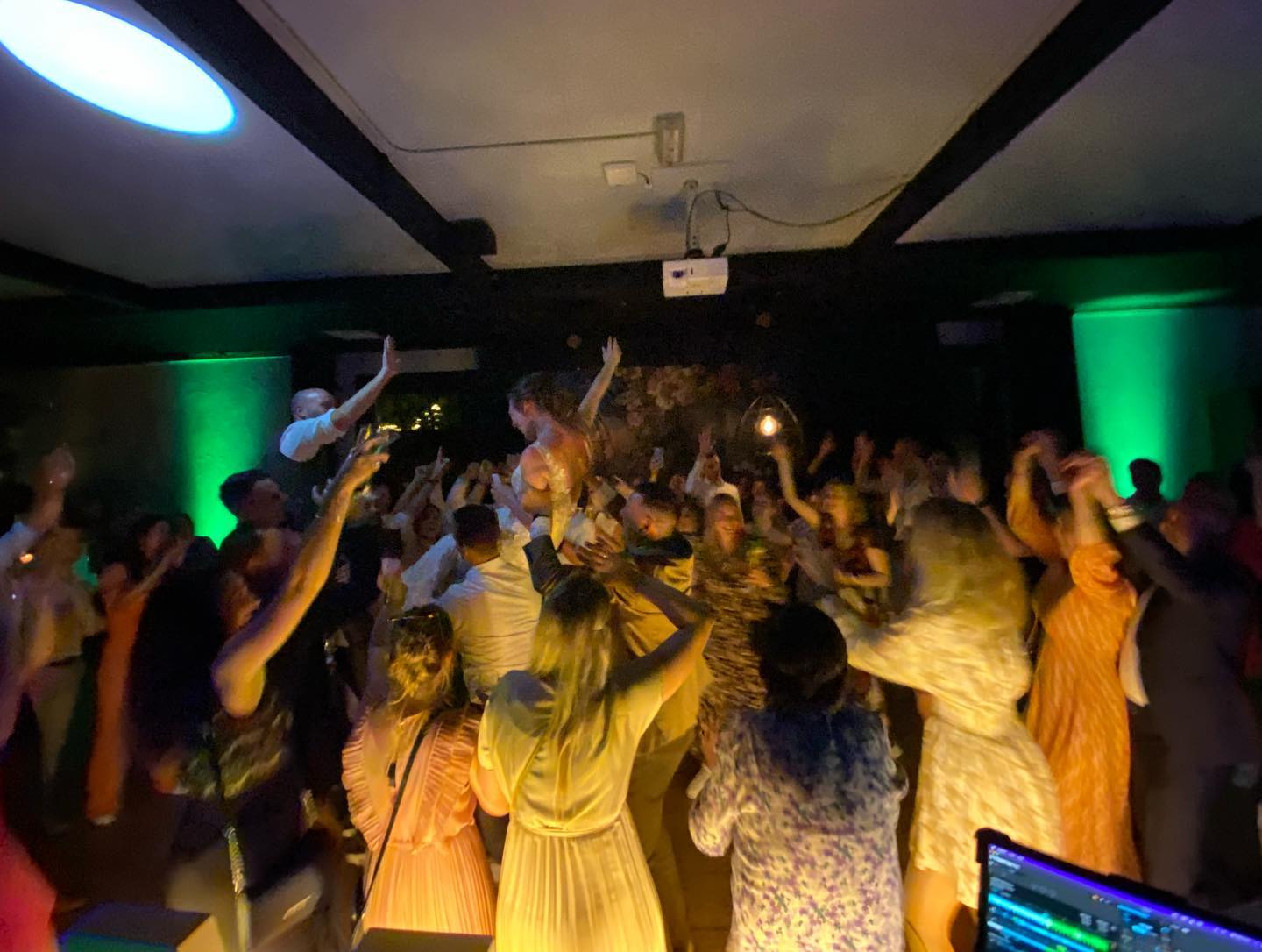 2022 was a great year! I had way over 50 wedding bookings, besides all the corporate gigs. Here is a first photodump of 2022’s weddings 💍❤️