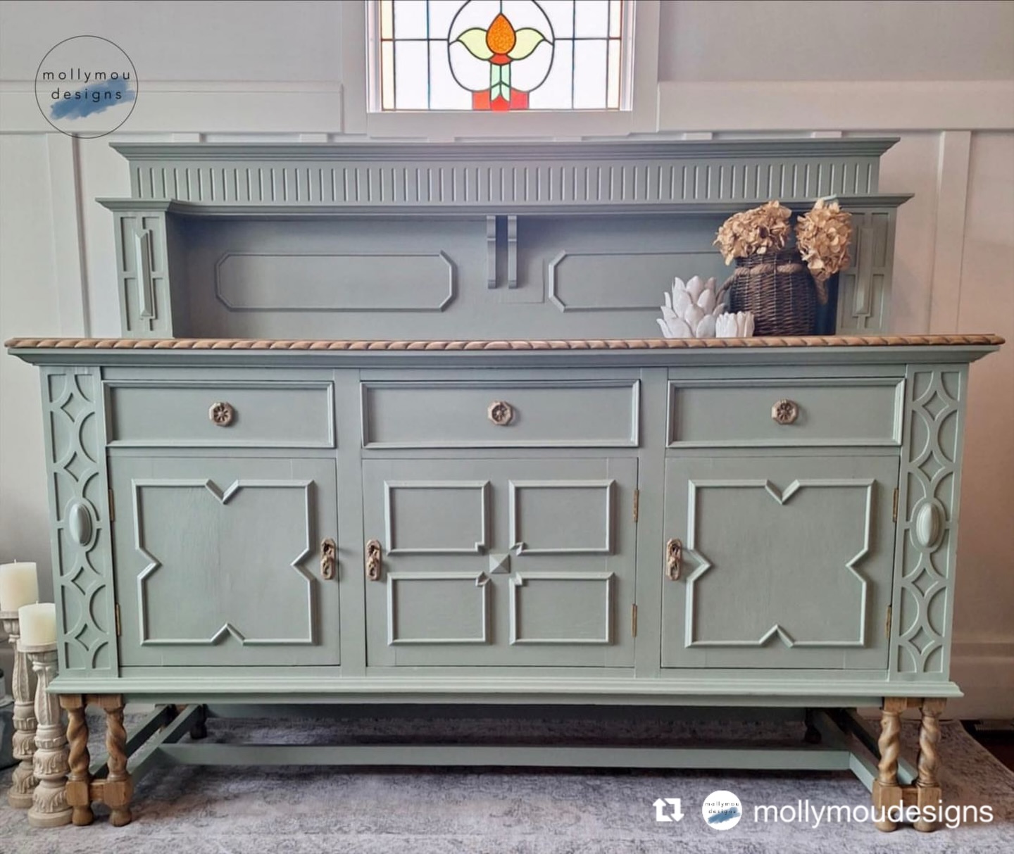 🦉Australia’s home of Wise Owl Paint
Some pieces do not need less presence.
They just need a different kind of presence.
This early 1900s Jacobean oak sideboard by @mollymoudesigns is a good example of that. Celtic Fog has softened the visual weight of the piece, while still letting the shape, detail and age do the talking.
That is often the difference with a colour like this. It can calm a piece down without making it feel flat. The carved detail still reads clearly. The scale still feels substantial. It just sits more gently in the room.
The light oak top was also a smart choice here. That contrast stops the finish from feeling too uniform and gives the whole piece a bit more breath.
Craft truth: heavy furniture does not always need a dark finish to feel important.
Beautifully done by @mollymoudesigns.
Available from The Furniture Paint Shop ~ Australia’s home of Wise Owl Paint 🦉
#FurniturePaintShopAustralia
#WiseOwlPaintAustralia
#WiseOwlPaint