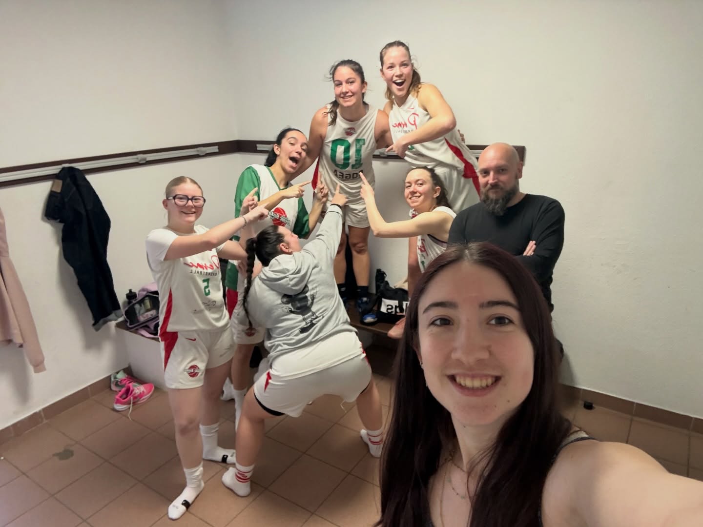 📸 SELFIES WIN 📸
Vous les attendiez, les voici ! Découvrez les selfies de nos équipes victorieuses du weekend ! 💪🏼