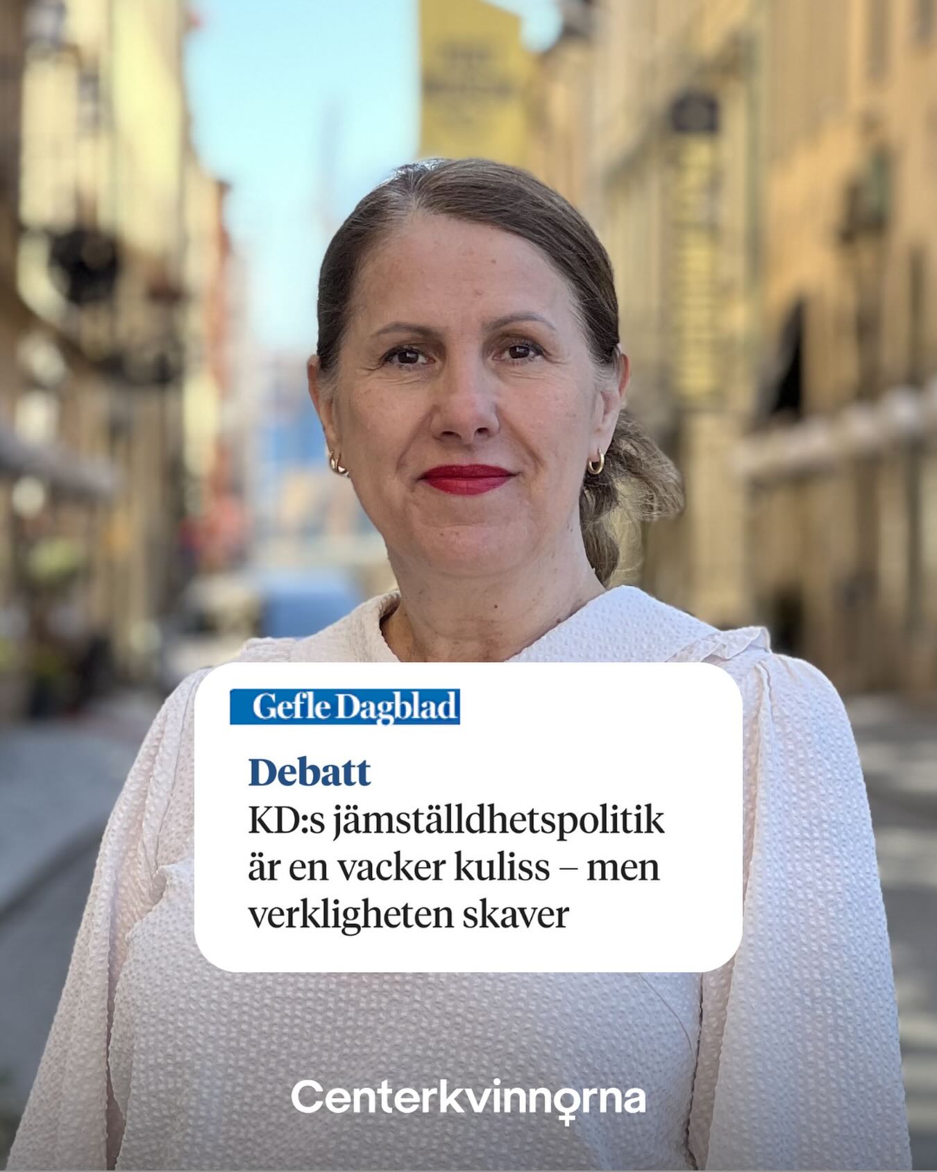KD talar gärna om jämställdhet – men hur ser verkligheten ut bakom orden?
I en ny debattartikel i Gefle Dagblad lyfter vi hur Kristdemokraternas jämställdhetspolitik riskerar att bli just det som rubriken säger: en vacker kuliss. Samtidigt skaver verkligheten för många kvinnor – i arbetslivet, i ekonomin och i tryggheten i vardagen.
Jämställdhet kräver mer än fina formuleringar. Det kräver politik som faktiskt förändrar kvinnors livsvillkor.
👉 Läs hela debattartikeln här:
https://www.gd.se/2026-03-14/kds-jamstalldhetspolitik-ar-en-vacker-kuliss-men-verkligheten-skaver/