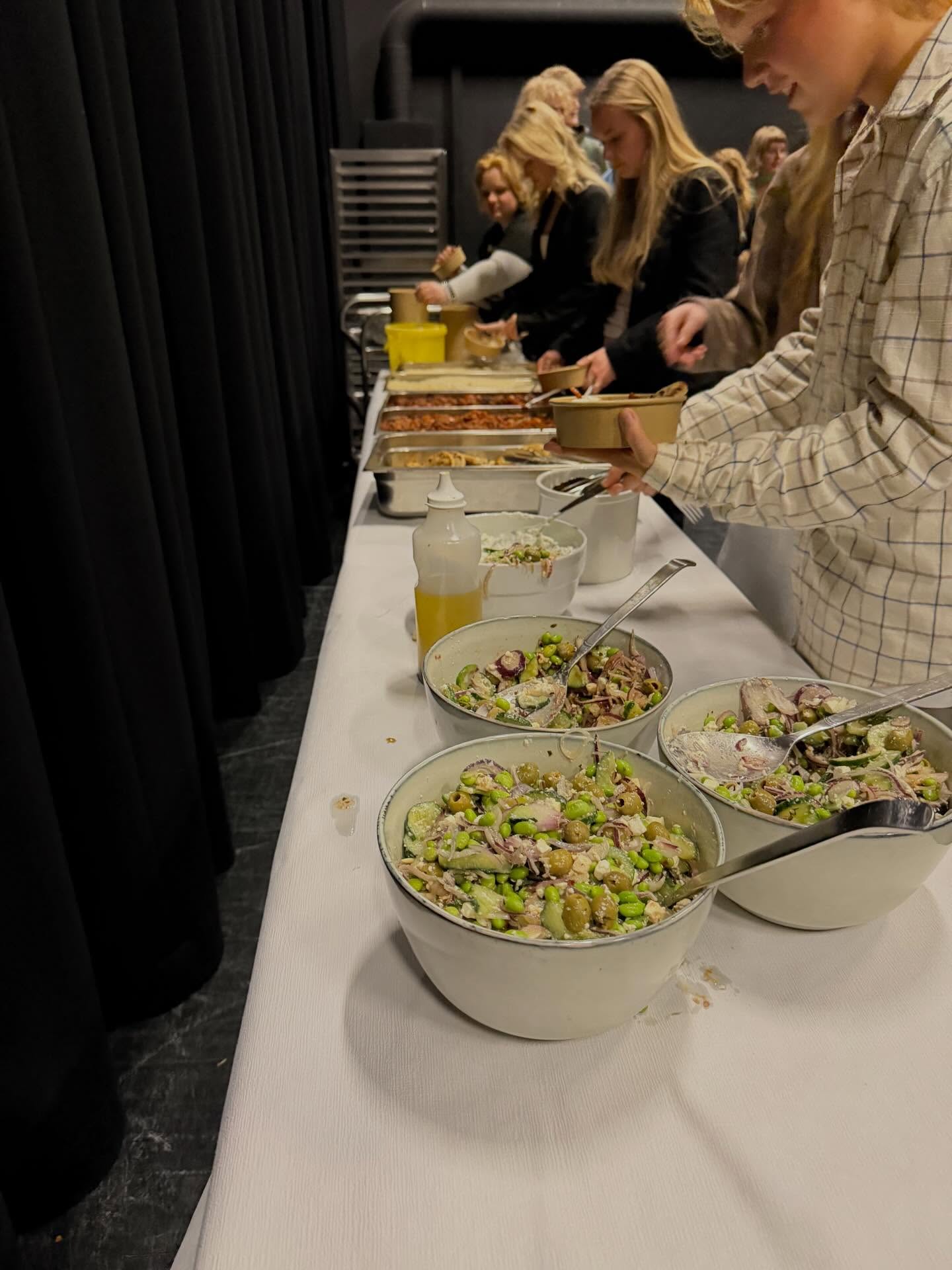 I fredags var der udvalgsfest for alle som er en del af et udvalg på EG fx F.E.T, festudvalg, café udvalget, elevrådet, SoMe-udvalget, grøn gruppe osv🎉 #esbjerggymnasium