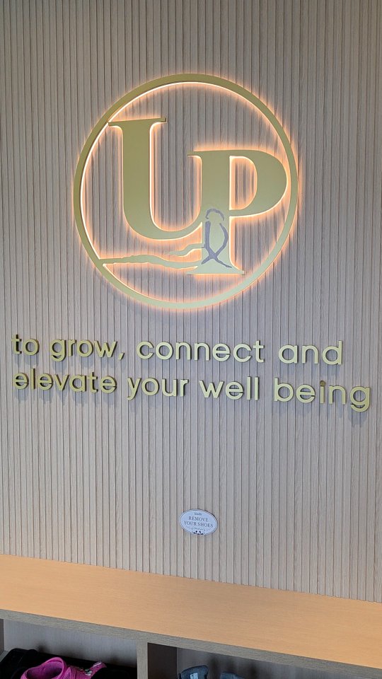 Not the most glamorous part of the job… but definitely one of the most important.
A clean, calm space for every class 🧼✨
#LevelUp #NorthYork #BayviewVillage #YogaCommunity #BehindTheScenes