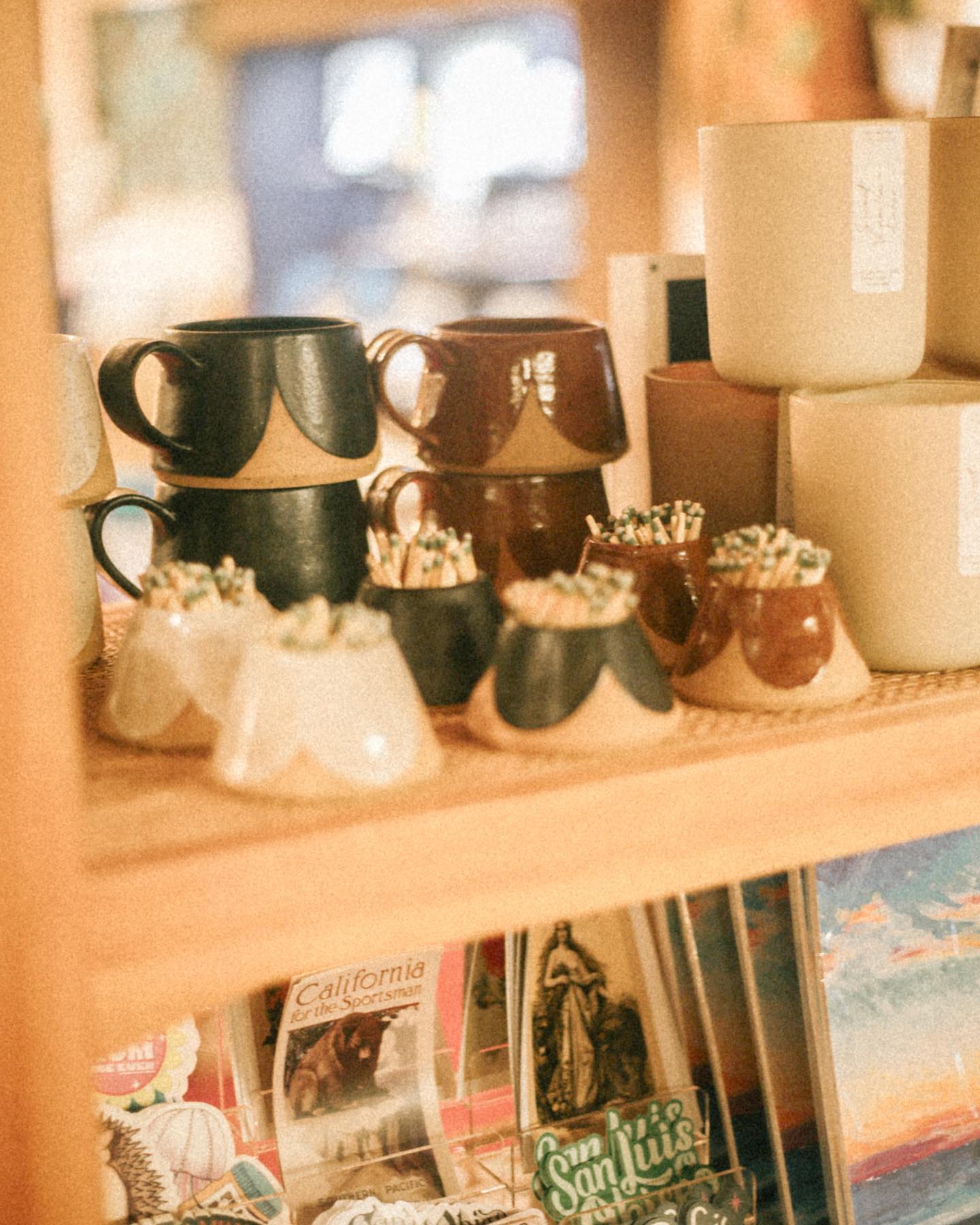 Looking for a last minute gift for Valentine’s Day? 💐💝✨I have tumblers, mugs and match strikers now available at @makingslo in downtown San Luis Obispo 😍 Hurry! They’re selling fast 🔥
#valentines #pottery #ceramics #womenartsits #sheshed #mugs