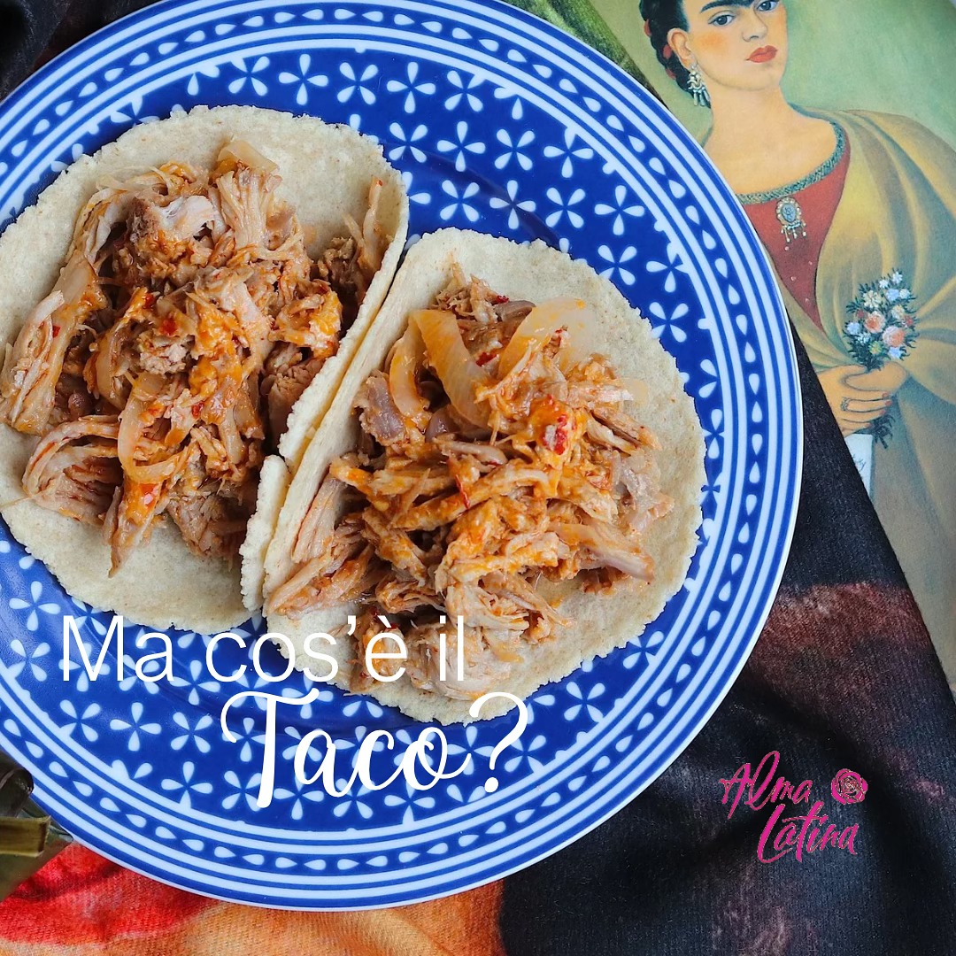 Benvenuti in Alma Latina, dove ogni taco è un'esperienza di pura goduria. 🌮✨
1️⃣ Eccolo qui, il taco: un omaggio rispettoso alla cultura messicana. Un modo di mordere la vita, di gustare ogni succulento boccone.
2️⃣ Come si arriva alla magia del taco? 🌾🌽 Tutto inizia con la tortilla, fatta a mano con farine locali di alta qualità. Calda e morbida, è il piatto, il cucchiaio e il pane che racchiude il sapore.
3️⃣ Il cuore del taco è pura passione: tecniche antiche, materie prime eccellenti, sperimentazione e piacere. In questo taco, la tecnica ancestrale della barbacoa abbraccia la carne di @agriluiset . 🍃🔥 Avvolta in foglie, cotta lentamente, sprigiona aromi e sapori profondi e autentici.
Ogni boccone è un viaggio sensoriale che celebra le radici messicane e abbraccia il futuro. Prendi il taco con le mani, mordilo con gusto e lasciati travolgere dalla pura goduria.
#AlmaLatina #CucinaMessicana #Tacos #TradizioneEInnovazione #CiboCheUnisce #senzaglutineelattosio #sexifood #mangiareconlemani
PH @nordfoodovestest