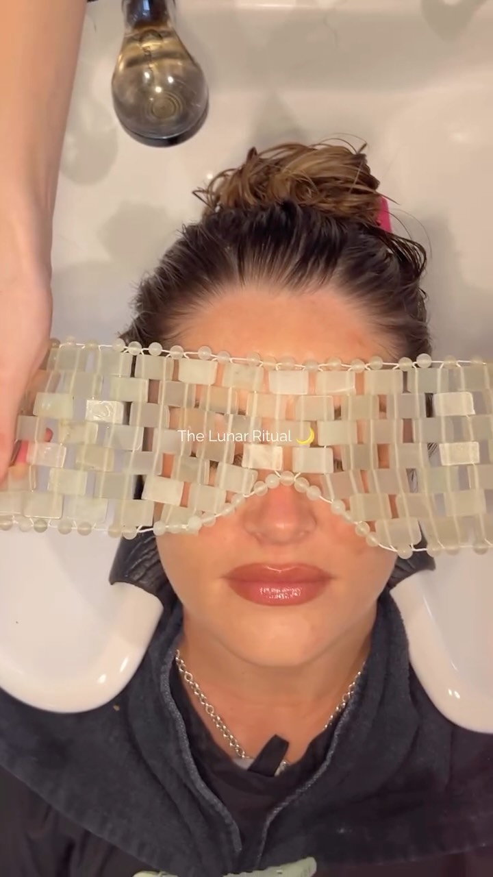 We loved having the gorgeous @teganfairleigh pop into our Narrabundah salon for our signature Lunar Ritual. ✨
Beyond botanical scrubs and Ayurvedic massage, the Lunar Ritual is 90 minutes of intentional release. A sanctuary to detoxify both scalp and spirit, restoring the vitality that the daily rush often takes away.
Come as you are, leave a little lighter. 🤎