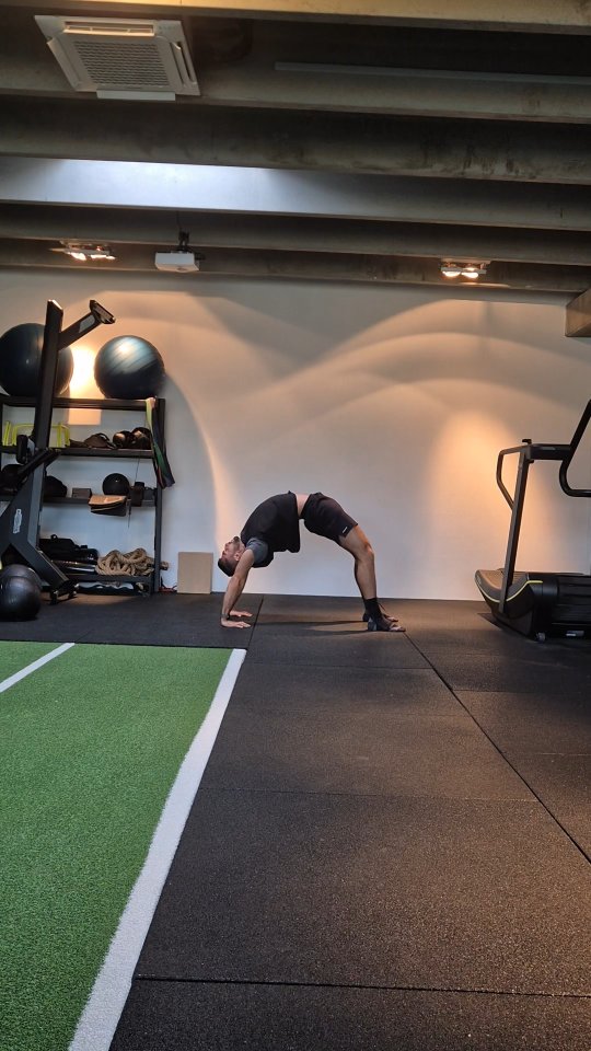 Train For Longevity @original_physic
You will Move better. Feel stronger. Live pain-free.
Our group workouts combine foundational strength with dynamic mobility to unlock your body’s full potential.
📍 Location: Original Physic -Amsterdam Noord
#MovementStrengthMobility #OriginalPhysicAmsterdamNoord #BodyweightStrength #MoveBetter #groupworkout
