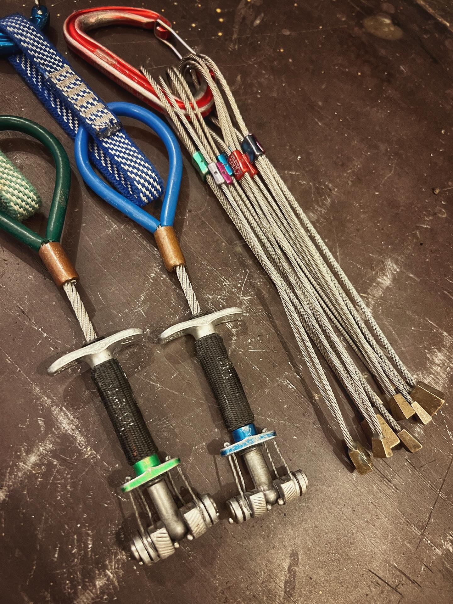 Yesterday’s Tri Cam post saw a few people saying that they (especially the pink!) have got them out of some sticky situations.
For me these are those pieces… It’s going to depend on where you climb etc of course but for my climbing it’s normally the small stuff that helps me breathe a sigh of relief!
Totem Basics aren’t made any more but the DMM brass nuts definitely are and for me they’re the best micros out there. On this set there’s IMPs and Offsets.
In North Wales I’ll nearly always rack smaller stuff on E1 or higher.
Let me know your favourite bits that get you out of jail!
#kit #rockclimbing #tradisrad #tradclimbing #domore