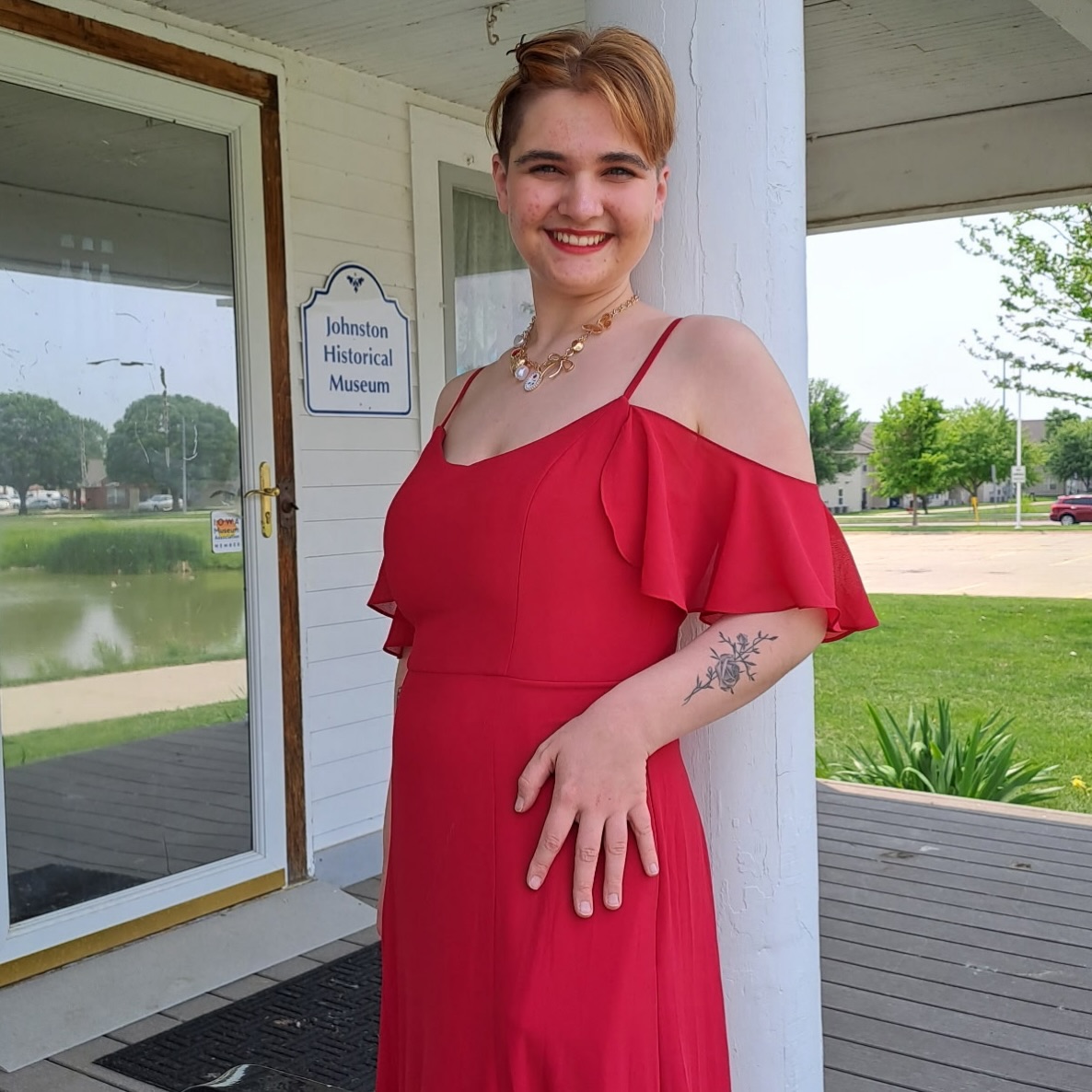 There’s a new face at the barbershop ✂️ Meet Miranda.
She’s been licensed for 3½ years and loves crafting clean skin fades and modern mullets.
When she’s not behind the chair you’ll probably find her:
📚 reading cozy fantasy or manga
🎶 singing opera (yes, really)
✍️ working on the first draft of her book
🥣 eating her dad’s famous homemade chili
🥤 sipping a Canada Dry Ginger Ale
Miranda brings creativity, personality, and a laid-back energy to the shop and we’re excited for you to meet her.
Ready for a fresh cut?
Miranda is officially taking clients.
Book your appointment today, or walk in at your convenience.