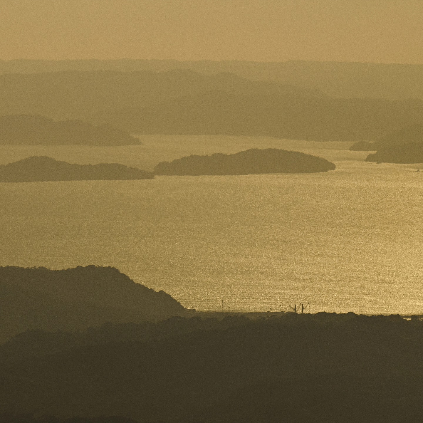 El Golfo de Nicoya desde las montañas cerca de San Ramón. Panorámica ultra ancha en 7:1. Original en 21000x3000 px, apenas para un mural 😉
.
#photography #pano #panoramic #panoramicview #panoramica #nikon #nikonz #nikonshooter #nikonshooters #lateafternoon #nicoya #golfodenicoya #sanramon #moncho