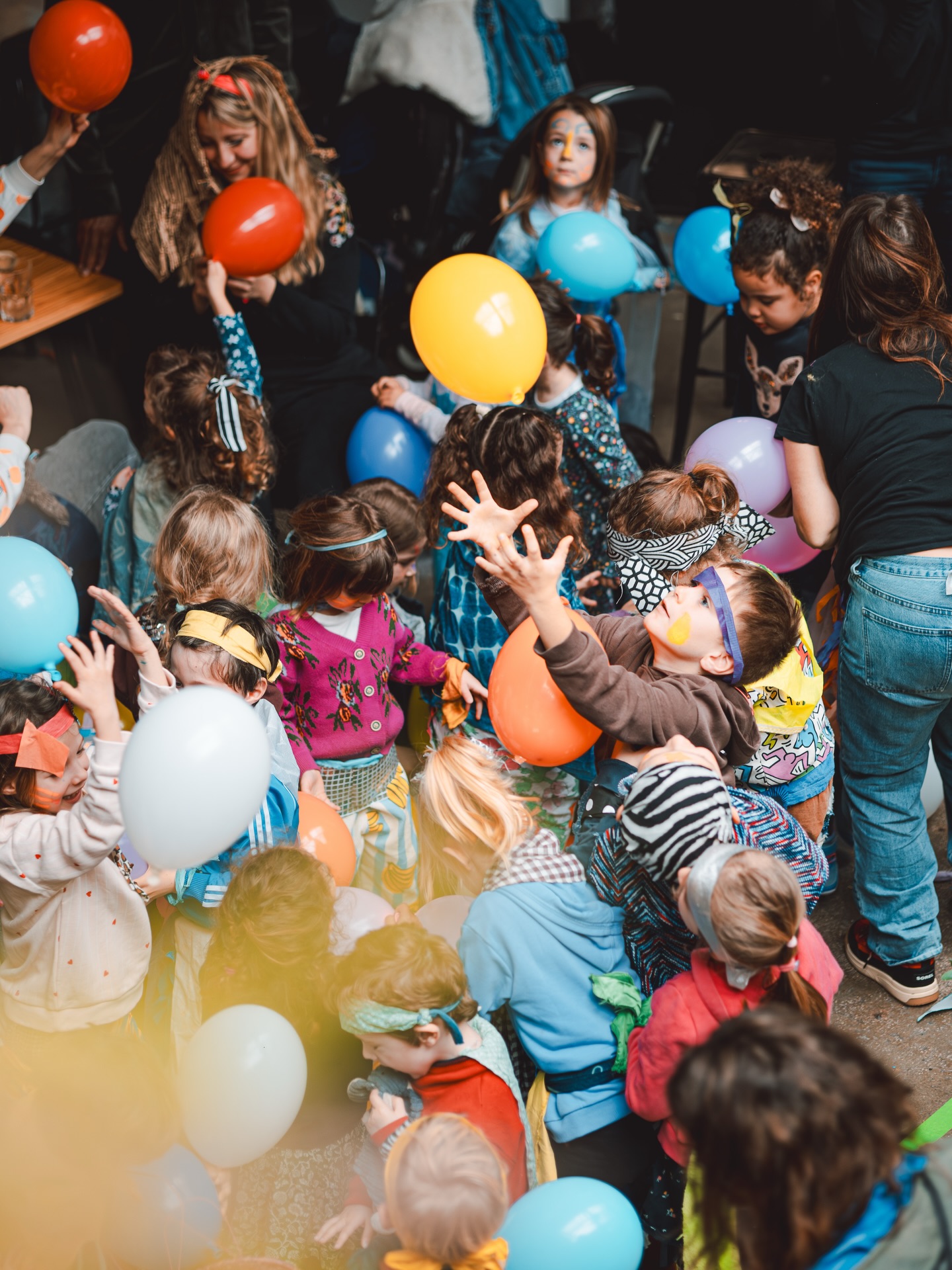 Une Raboum de folie a coloré la @brasserie_zoumai samedi dernier ! 🌈
La piste de danse n’avait de secret pour personne, petits et grands se sont pris au jeu ! 🎉
📸 @bubuphotographe
