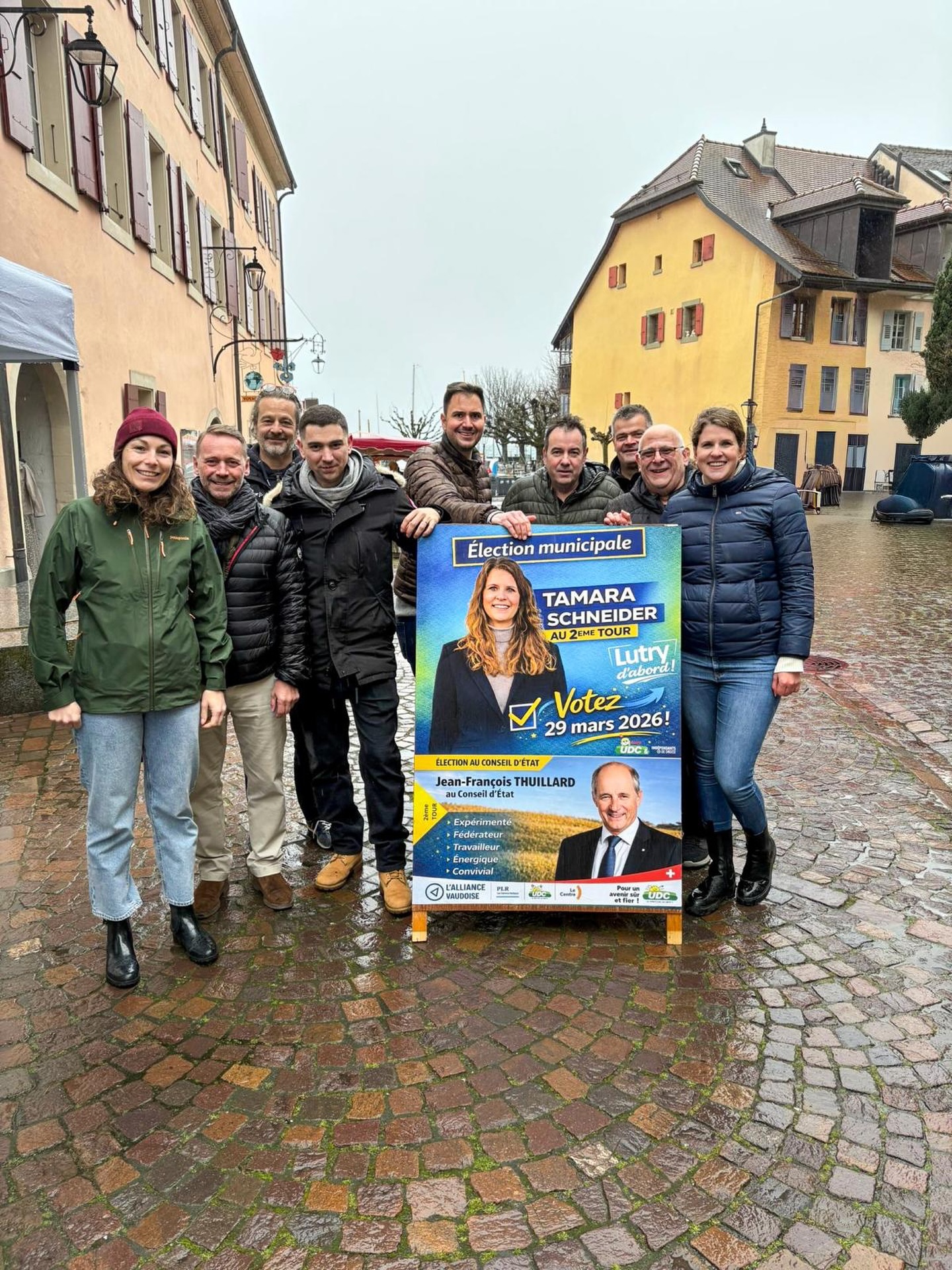🌧️ Même sous la pluie, la motivation était au rendez-vous ce matin au marché de Lutry !
Merci pour les nombreux échanges et pour le soutien entre partis politiques dans cette campagne.
On continue à se mobiliser pour Lutry.
🗳️ Rendez-vous le 29 mars
#Lutry #TamaraSchneider #Elections2026 #AllianceVaud #udc