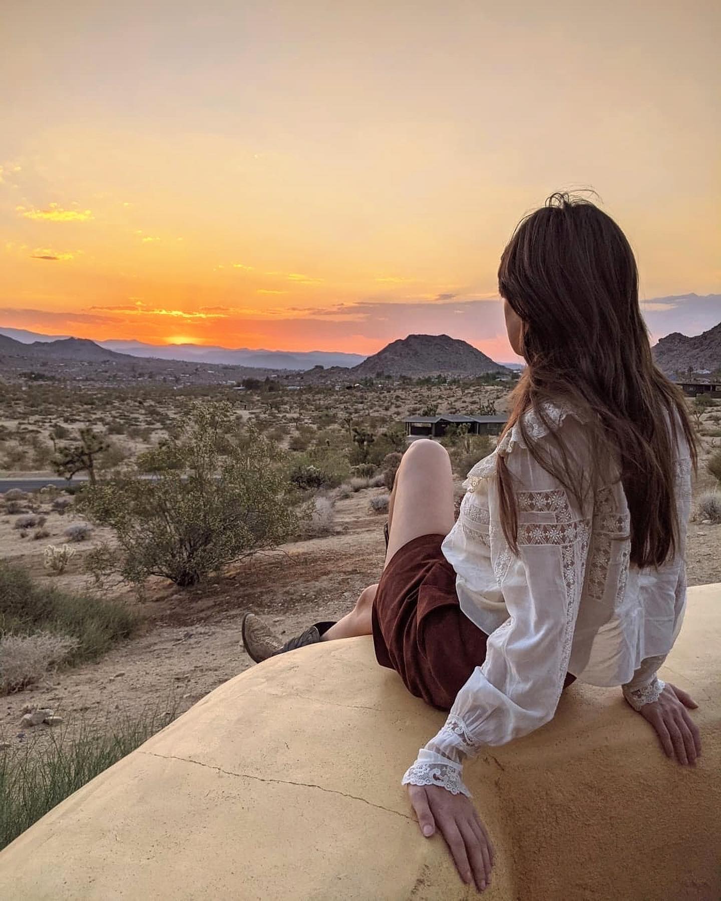 "At the beginning of this universe, there were no galaxies, stars or planets, no life or civilizations, merely a uniform, radiant fireball filling all of space." - Carl Sagan
Recent visitor @sarahvalin
📷: @lingerginger
•
•
#SacredSands #SacredSandsJoshuaTree #JoshuaTree #JoshuaTreeCalifornia #JoshuaTreeNP #DesertVibes #DesertLife #DesertLandscapes #DesertViews #bohodecor #bohochicstyle #BoutiqueHotel #joshuatreehotel #joshuatreeairbnb #joshuatreevibes #joshuatreestyle #MojaveDesert #ArtistRetreat #ResetYourMind #romanticgetaway #coupleswhotravel #DesertChic #DesertOasis #MountainView #MountainViews