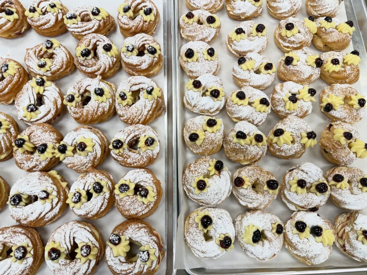 Good Morning Sudbury!! ☀️
We kick off our Zeppole fundraiser this morning! Baked or Fried available today! Either way you’re in for an amazing treat.
$1.00 from every sold will be donated to @st.josephs.sudbury
Available Saturday March 14th - Saturday March 21st!
$3.99 each