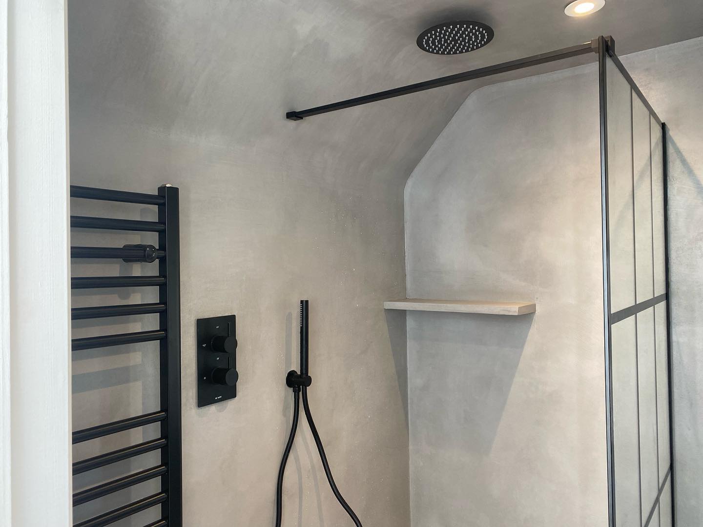 Small en-suite 2nd fix!🚿Customer got the bathroom micro cemented instead of going for tiles. This was a Challenging one, as it was the 4th floor in the property with a very narrow stair case 😤 #plumbing #gas #work #bathroomdesign #bathroom #grey #black #ensuite #bedroom #plumber