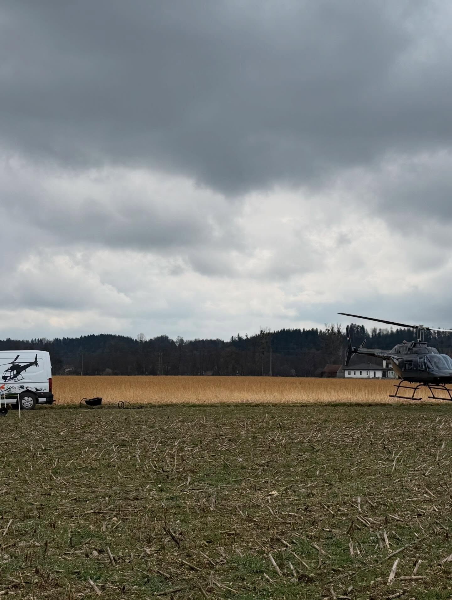 🎉 Heute am Josefimarkt in Helpfau-Uttendorf! 🎉
Kommt vorbei und erlebt die Region aus einer ganz besonderen Perspektive – aus der Luft! 🚁
Wir zeigen euch die wunderschöne Gegend aus der Vogelperspektive.
📍 Josefimarkt, Helpfau-Uttendorf
📞 Infos unter: 0660 569 5005
👉 Vorbeischauen lohnt sich! Wir freuen uns auf euch! #heliflyhelicopterservice #helpfau #josefimarkt #uttendorf #rundflug