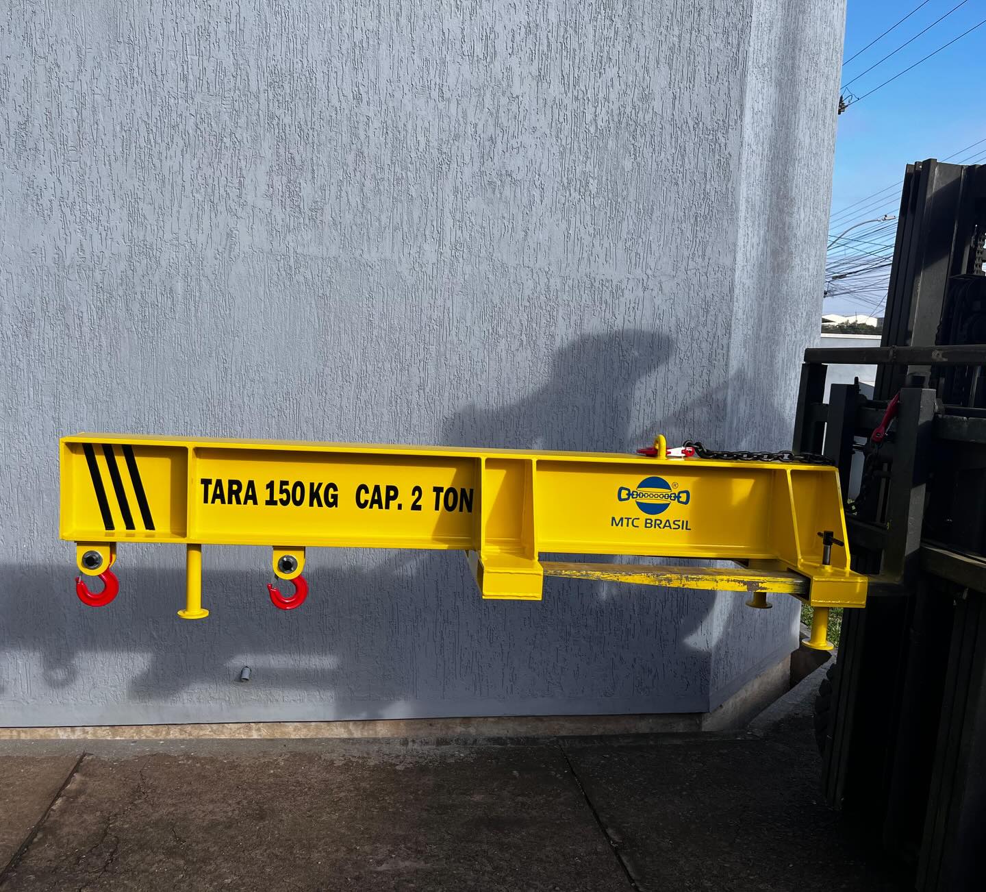 Segurança em primeiro lugar na movimentação de cargas suspensas. ⚠️
Muita gente improvisa, mas o correto é utilizar equipamentos certificados.
Dispositivo para empilhadeira
Praticidade: Encaixe direto nos garfos da empilhadeira com trava de segurança.
Evite riscos e aumente a precisão na hora de içar materiais pesados. 🏗️
Dúvidas sobre compatibilidade?
Mande uma DM! 📥
#SegurançaNoTrabalho #Engenharia #EquipamentosIndustriais #movimetacaodecargas #LogísticaBrasil