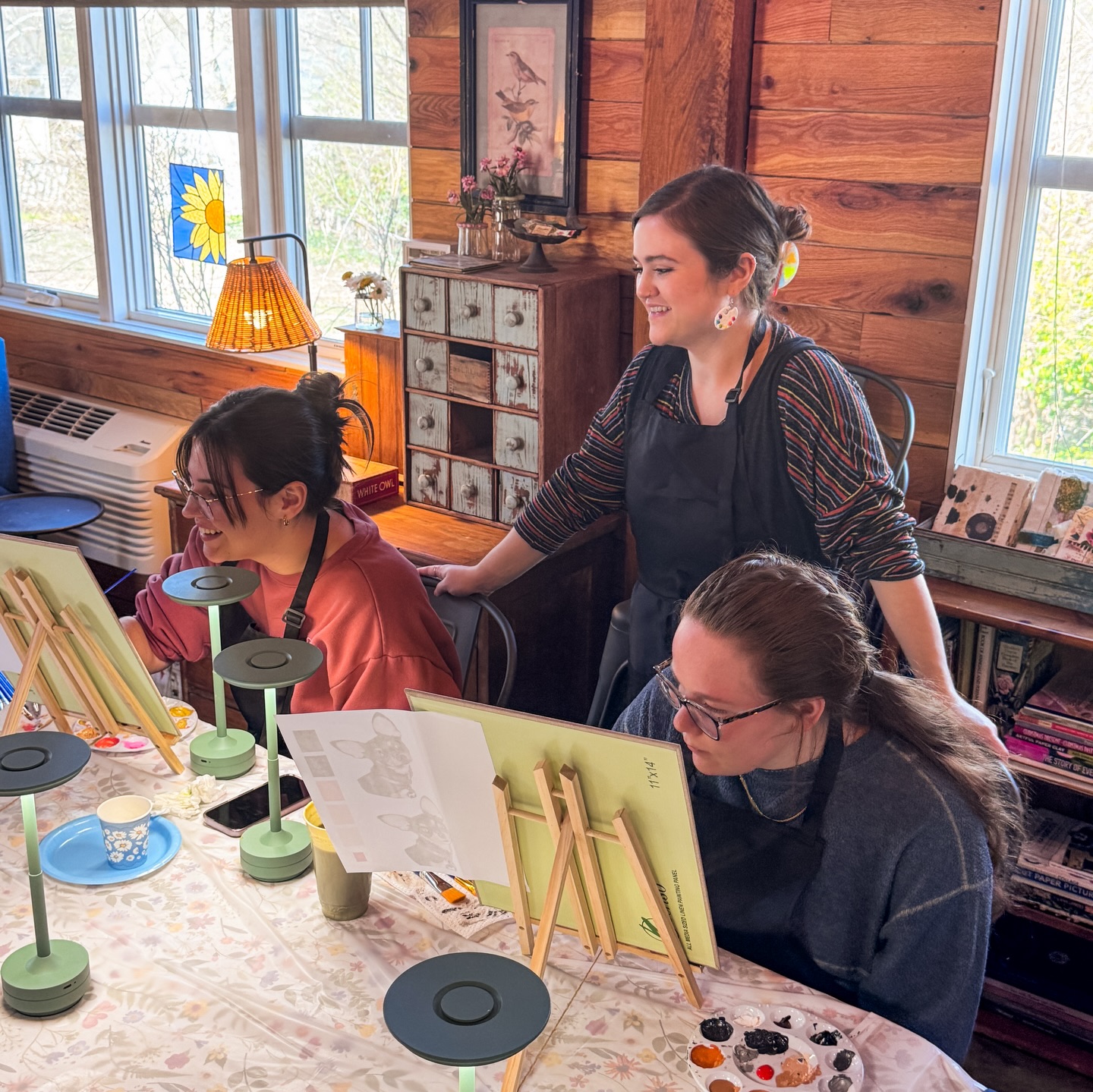 So proud of these artists! Today’s Paint Your Pet class at Bluebird Studio was full of talented ladies, and it was so fun to see their portraits come to life! 🐾🐶