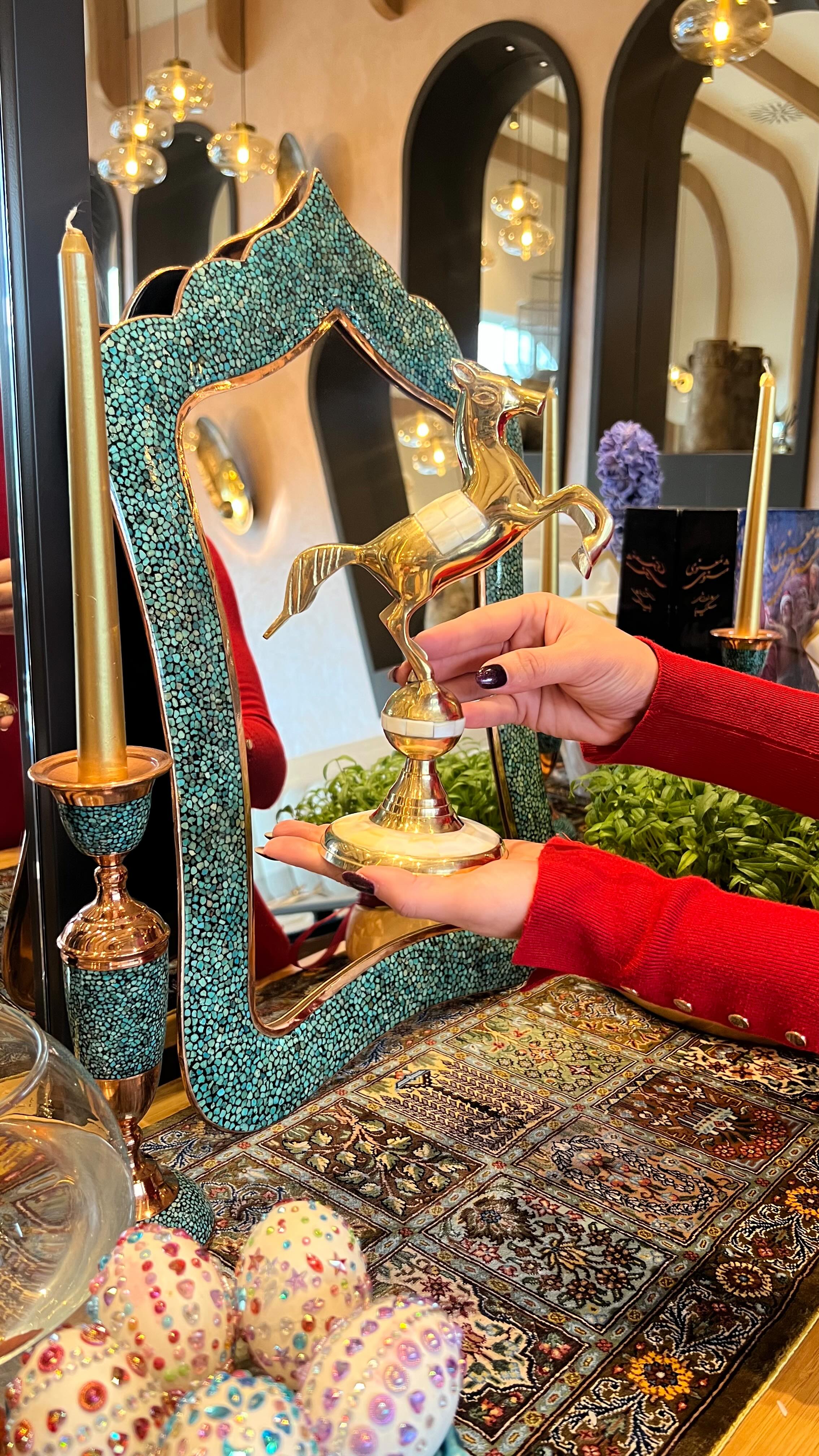 ۳… ۲… ۱… سال تحویل! 🎉
بوی سبزیپلو که بپیچه، یعنی نوروز رسیده 🌿🐟
یه سال دیگه با عشق، با طعم غذای اصیل ایرانی، کنار هم سر یه سفرهایم.
رستوران سودی، خونهی شما تو استانبوله — امسال هم سفرهمون منتظرتونه 🍽✨
از ته دل، از خانواده سودی به خانواده بزرگ شما:
نوروز ۱۴۰۵ مبارک 🌸
📍استانبول
☎️ رزرو: 6036 266 0216
#نوروز۱۴۰۵ #سال_نو #هفت_سین #رستوران_ایرانی_سودی