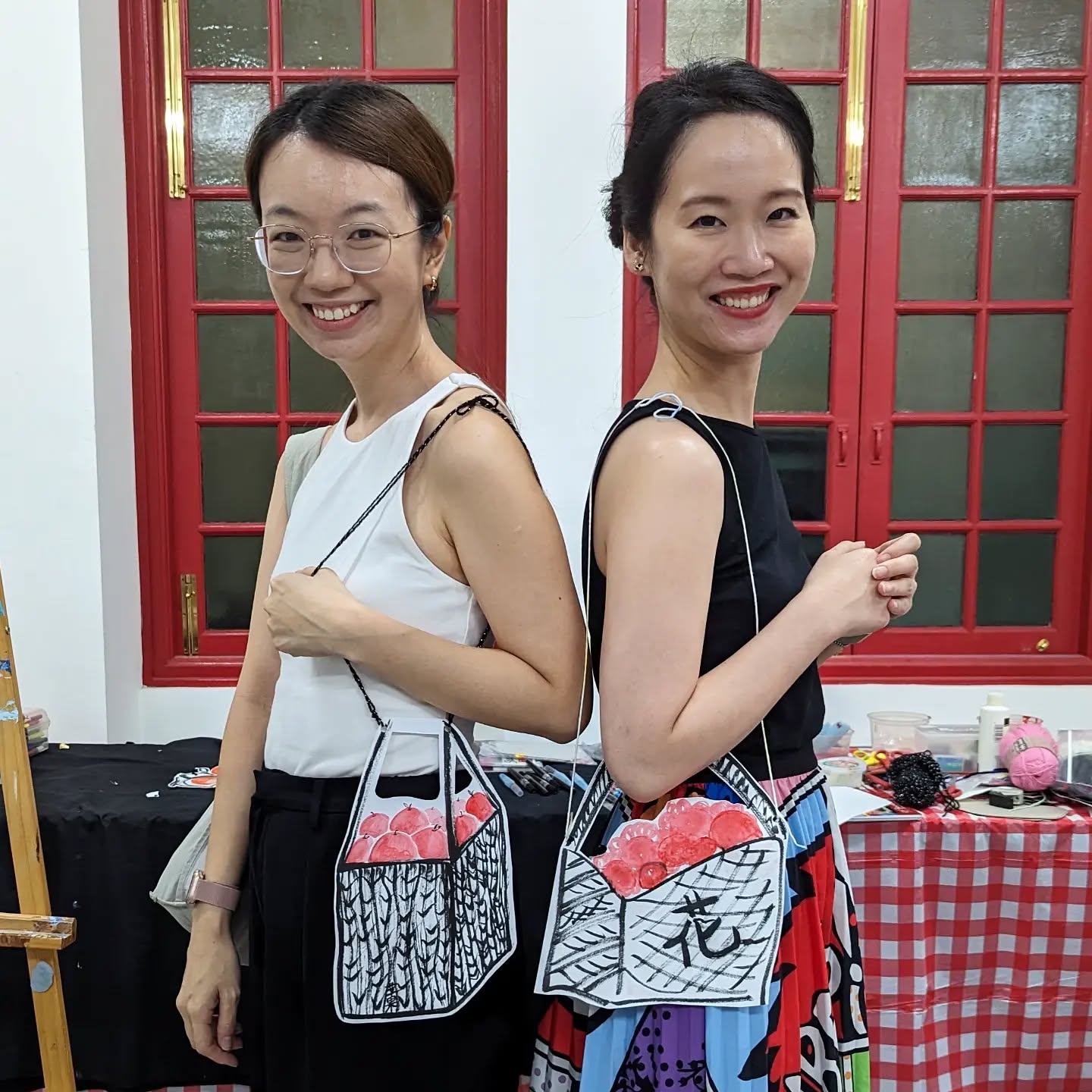 We had so much fun during @sgnightfest at @stamfordartscentresg last Friday! Check out our activity for A Date With Tradition, trying our hand at Nanyang style art with a still life set up of tropical fruits - inspired by sg pioneering artists!
Looking for more activities next weekend? Support our upcoming @childrenforchildrensg on 9th and 10th Sept at The Arts House!
#sgparents #childrenartclass #activitiessg