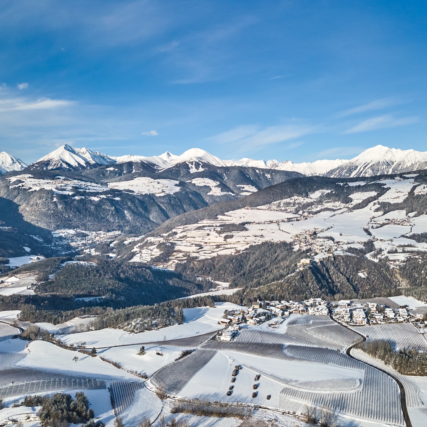 Winter slowly begins to fade and the first signs of spring are quietly arriving on the sunny plateau of Natz above Brixen.
Surrounded by wide apple orchards and gentle hills, this landscape invites guests to step outside in every season. Even now, as winter slowly turns into spring, the clear air and peaceful surroundings are perfect for relaxing walks and scenic hikes along the many paths across the plateau.
From our balconies, the views towards the Gitschberg and the mountains at the entrance of the Puster Valley - a panorama that changes beautifully with every season.
A special time of year to slow down, breathe in the fresh mountain air and experience the quiet beauty of South Tyrol.
#mineralmoments #mineralienhotel #mineralhotel #natzschabs #eisacktal #southtyrol #visitdolomites #appleorchards #wintertospring #mountainviews #naturewalks