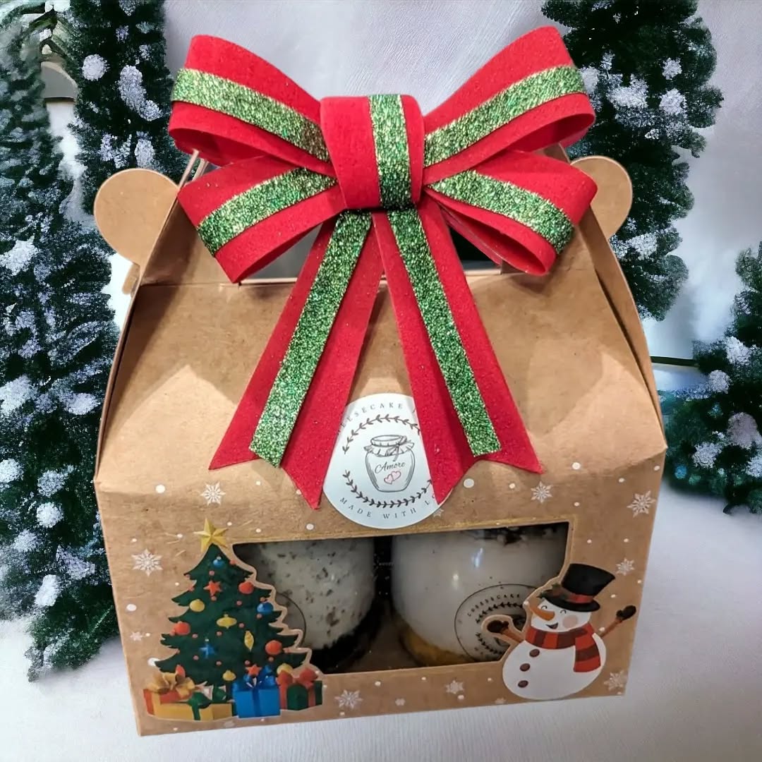 Holiday Gift Boxes Now Available!
Available in the following sizes:
Single Boxes - White and Clear
2 Pack Boxes - White and Holiday Design
4 Pack Boxes - White and Marble
6 Pack Boxes - White and Kraft
12 Pack Boxes - White and Kraft
All boxes are available with ribbons and bows.
Contact me for more details.
#amorecheesecakejars #amorecheesecake #cheesecake #cheesecakejars #nobakecheesecake #nobakedessert #foodporn #foodie #foodofinstagram #desserts #dessertsofinstagram #labellvita #personaldessert #individualdesserts #specialoccasion #desserttime #specialoccassiondesserts #corporategifts #housewarming #housewarminggift #christmasgift #holidaygifts #teachergift #employeegift #uniquegift #employeeappreciation #giftboxes #personalizedgifts