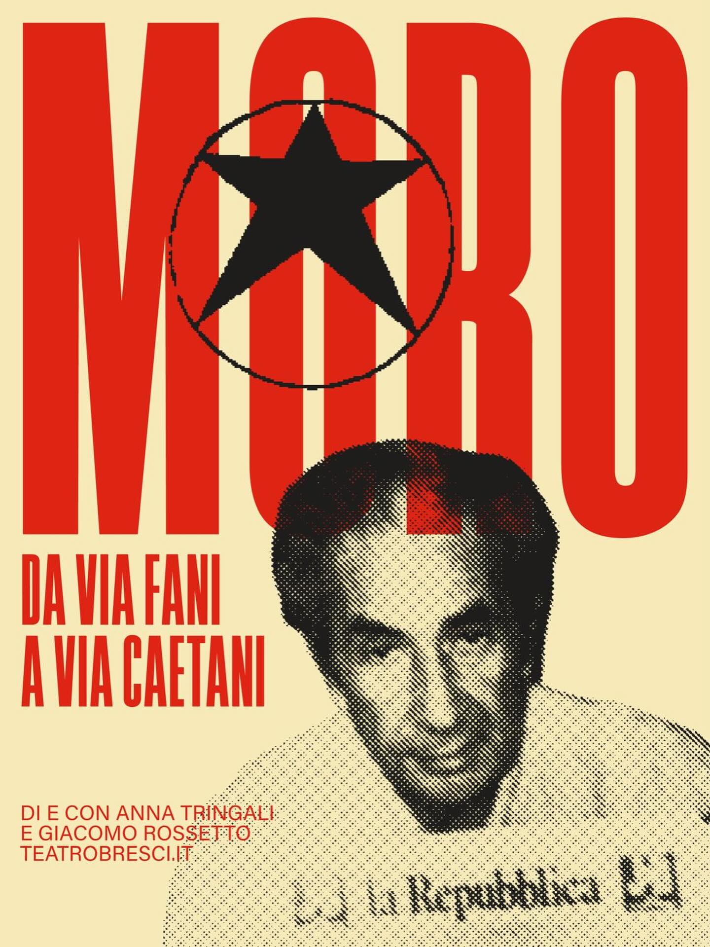 Una novità firmata #teatrobresci di cui diamo notizia oggi, nell’anniversario del rapimento di Moro, avvenuto il 16 marzo ‘78
9 MAGGIO 2026 h 20.45 c/o Sala Emmaus, Cittadella (Pd)
MORO.DA VIA FANI A VIA CAETANI
di e con Anna Tringali e Giacomo Rossetto
Ingresso unico 10 euro
Biglietti online qui https://goo.su/2Di5n
—-
Roma, 9 maggio 1978. Via Caetani.
Nel bagagliaio di una Renault 4 rossa viene ritrovato il corpo del Presidente della Democrazia Cristiana, #aldomoro .
Sono passati 55 giorni dalla strage di Via Fani.
55 giorni che hanno cambiato l’Italia per sempre.
55 giorni di attesa, paura, calcolo, silenzi.
55 giorni che hanno spaccato il Paese, diviso le coscienze, acceso un conflitto che non si è mai davvero spento.
Il racconto di quei giorni prende forma attraverso le parole dei protagonisti.
In primo luogo Mario Moretti, l’anima delle Brigate Rosse:
l’uomo che ha ideato il sequestro,
che durante la prigionia è stato più vicino allo statista,
che ne ha ascoltato la voce, ne ha custodito il tempo, l’uomo che ha premuto il grilletto.
In scena prende vita un viaggio.
Non solo quello fisico, da via Fani a Via Caetani,
ma soprattutto un viaggio morale e psicologico,
lucido e folle, dentro le menti e i corpi degli uomini e delle donne che hanno creduto di poter cambiare l’Italia.
A colpi di P38.
@giacomo__rossetto interpreta Mario Moretti.
Ad @tringalide #annatringali è affidato il racconto di quei giorni
www.teatrobresci.it
@impegnati__teatrobresci
