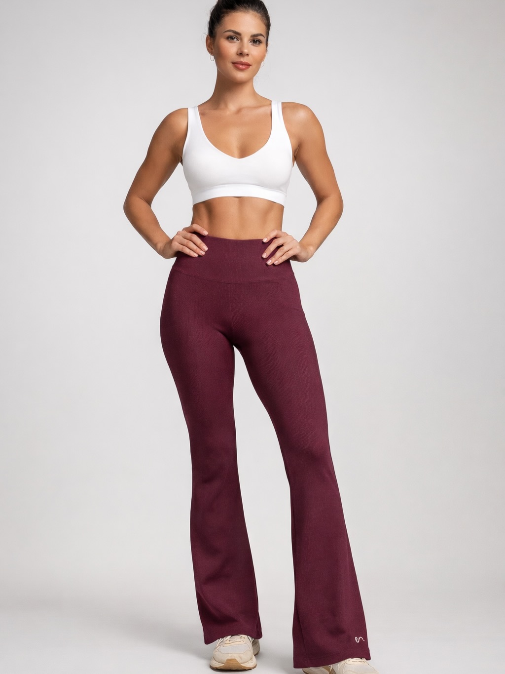 Minimalista, confortável e extremamente elegante.
Nossa Legging Flare Seamless foi feita para quem ama unir movimento, conforto e estilo em uma única peça.
Trend — movimento que veste você.
Disponível no site.